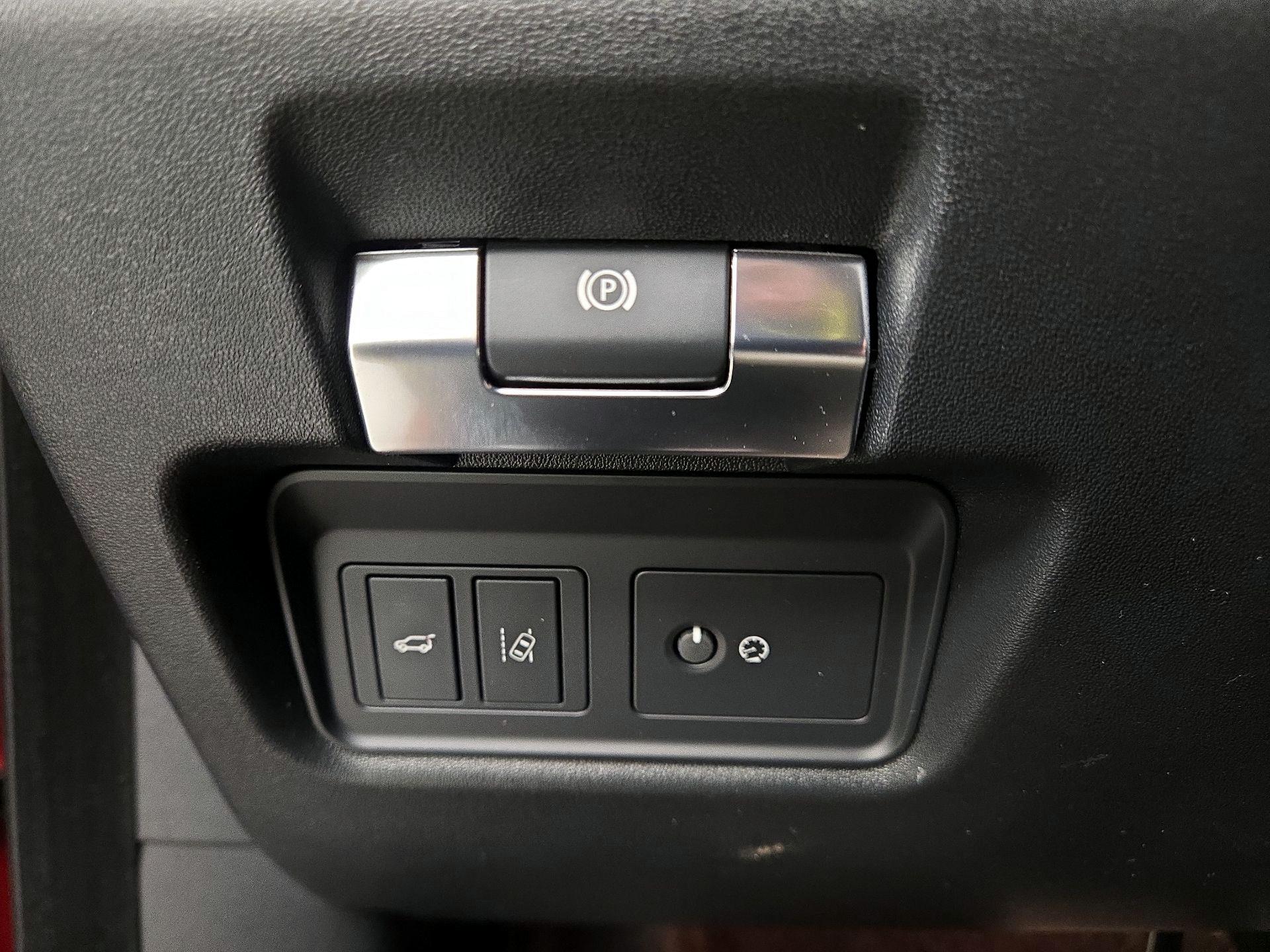 Thumbnail: 2019 Jaguar E-Pace - 13