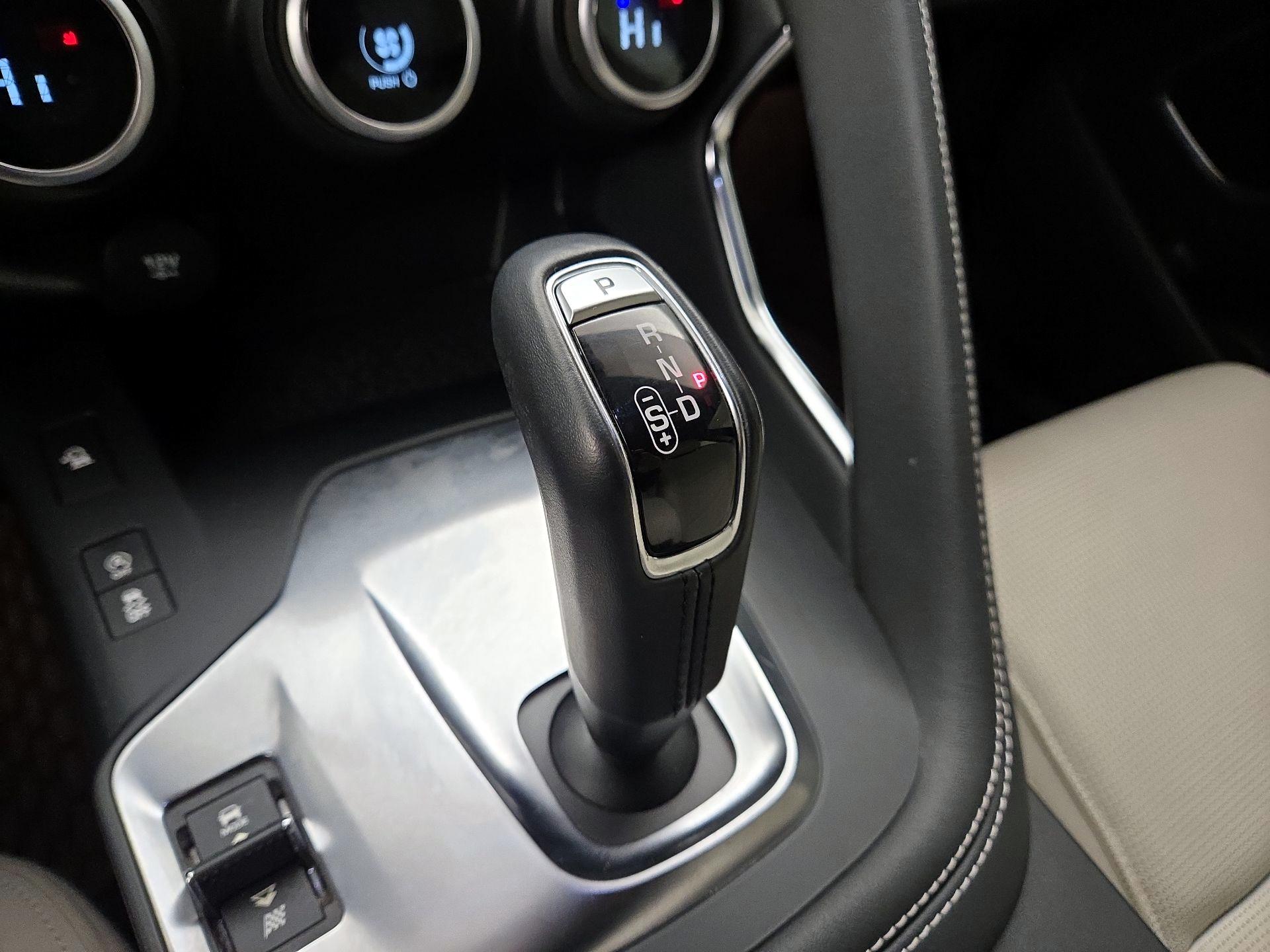 Thumbnail: 2019 Jaguar E-Pace - 18