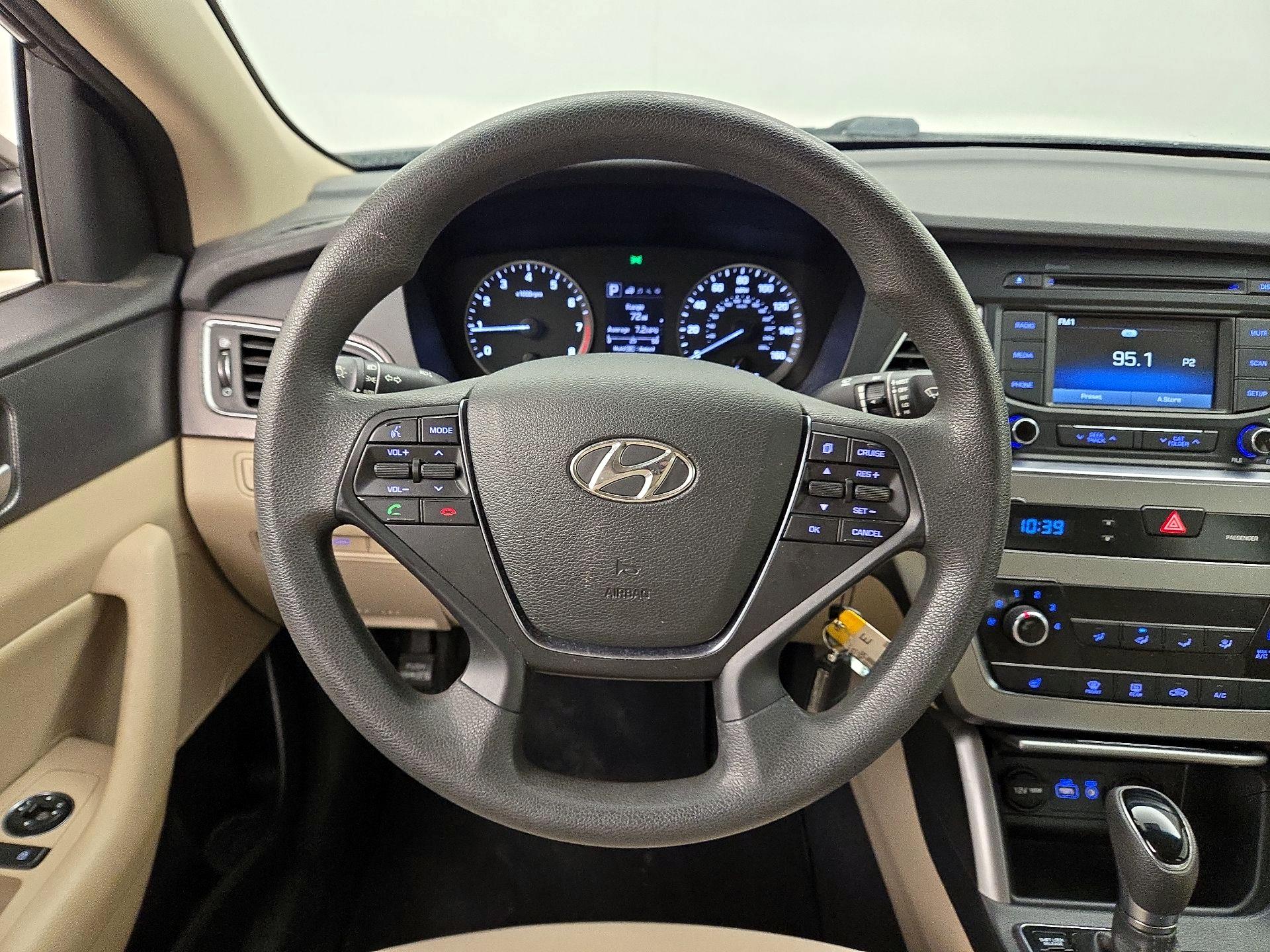 Thumbnail: 2015 Hyundai Sonata - 10