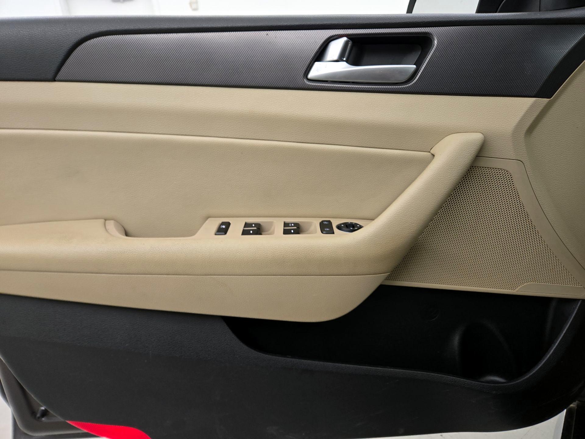 Thumbnail: 2015 Hyundai Sonata - 12