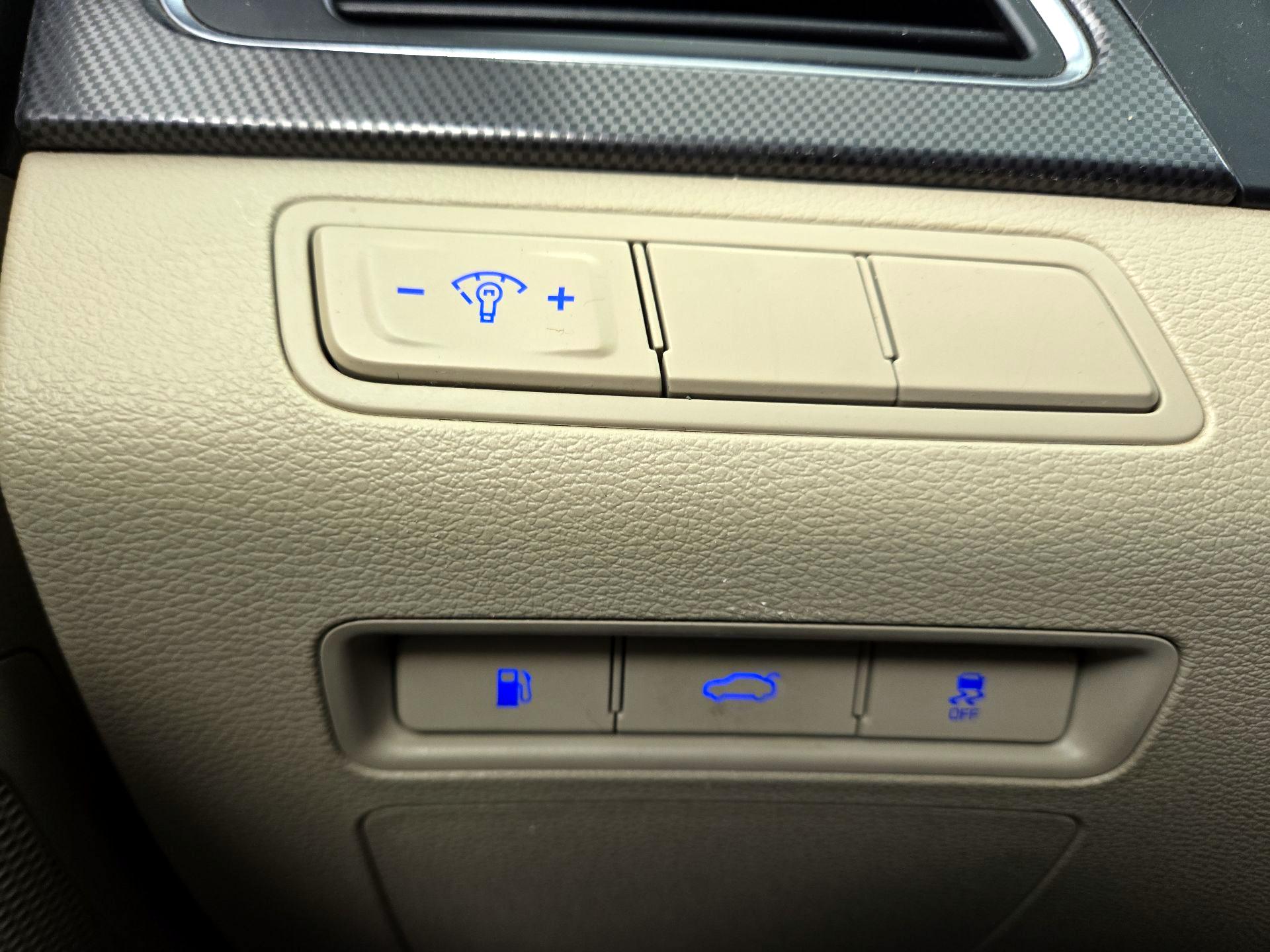 Thumbnail: 2015 Hyundai Sonata - 13