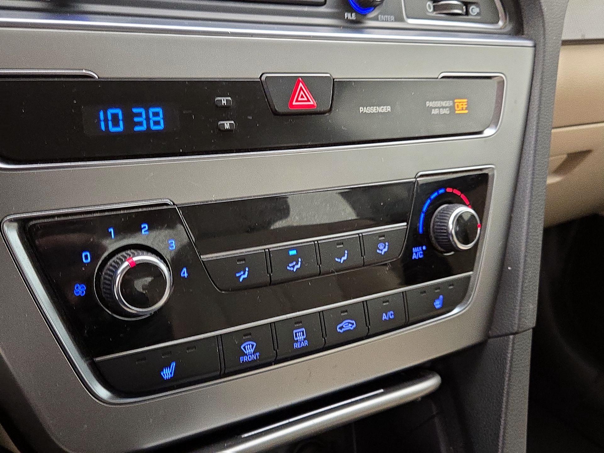 Thumbnail: 2015 Hyundai Sonata - 16