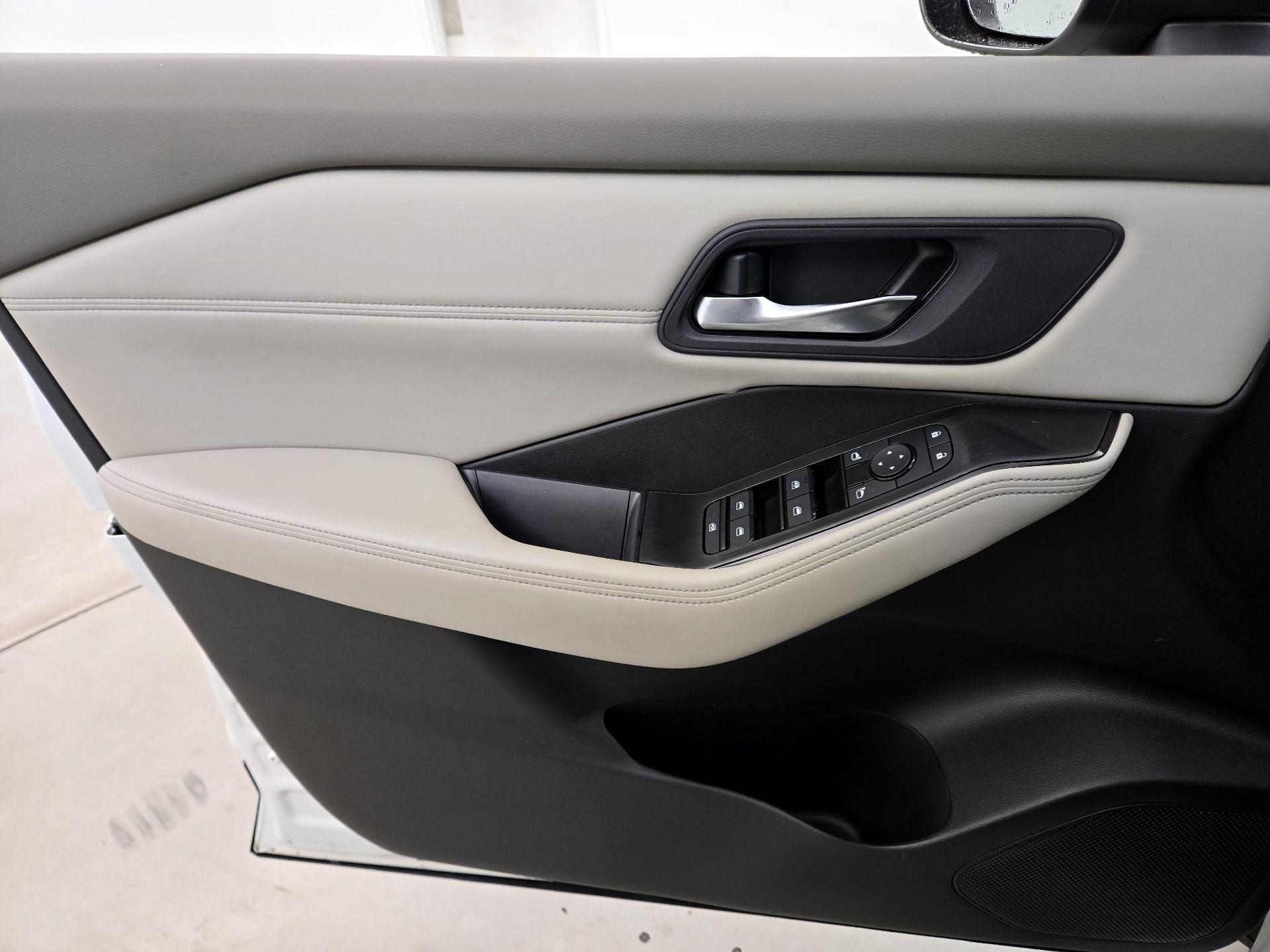 Thumbnail: 2023 Nissan Rogue - 12