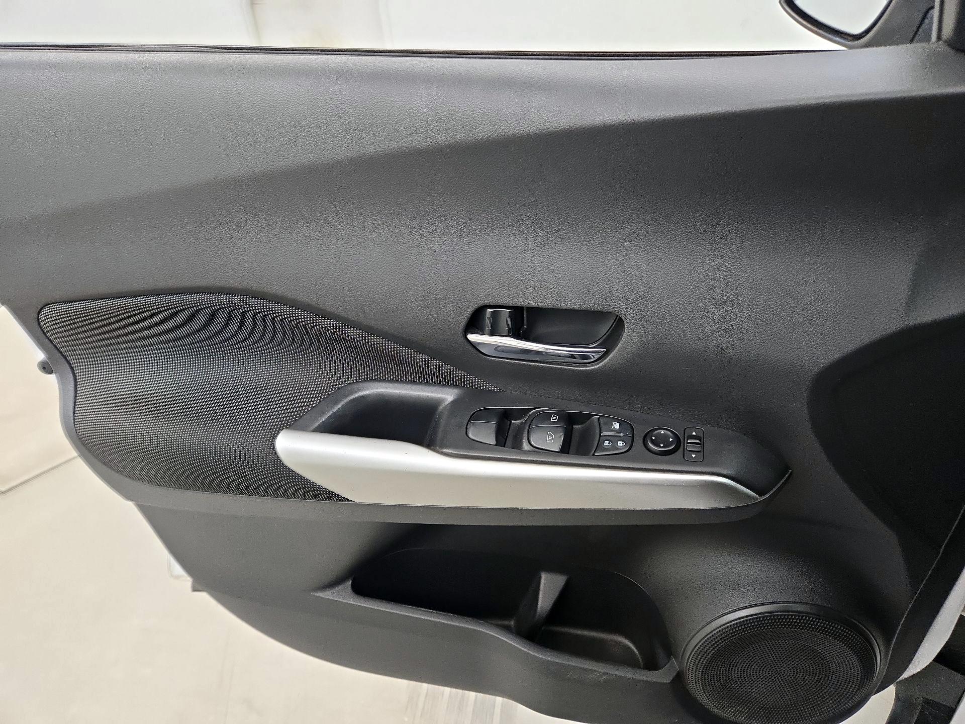 Thumbnail: 2020 Nissan Kicks - 12