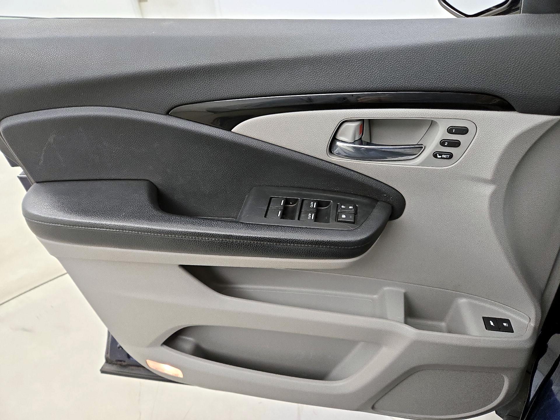 Thumbnail: 2016 Honda Pilot - 12