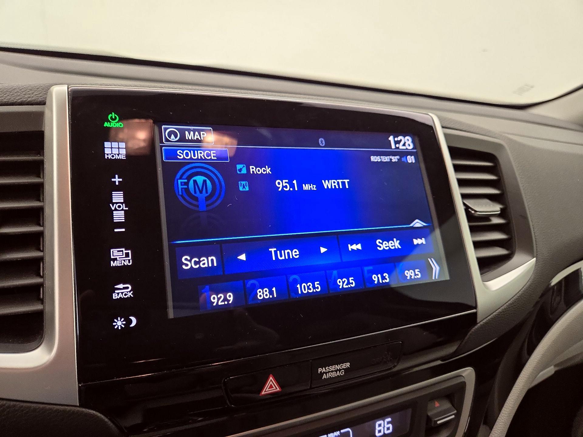 Thumbnail: 2016 Honda Pilot - 16