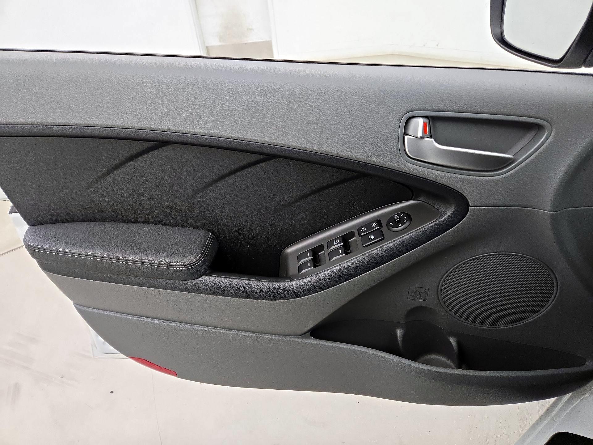 Thumbnail: 2018 Kia Forte - 12