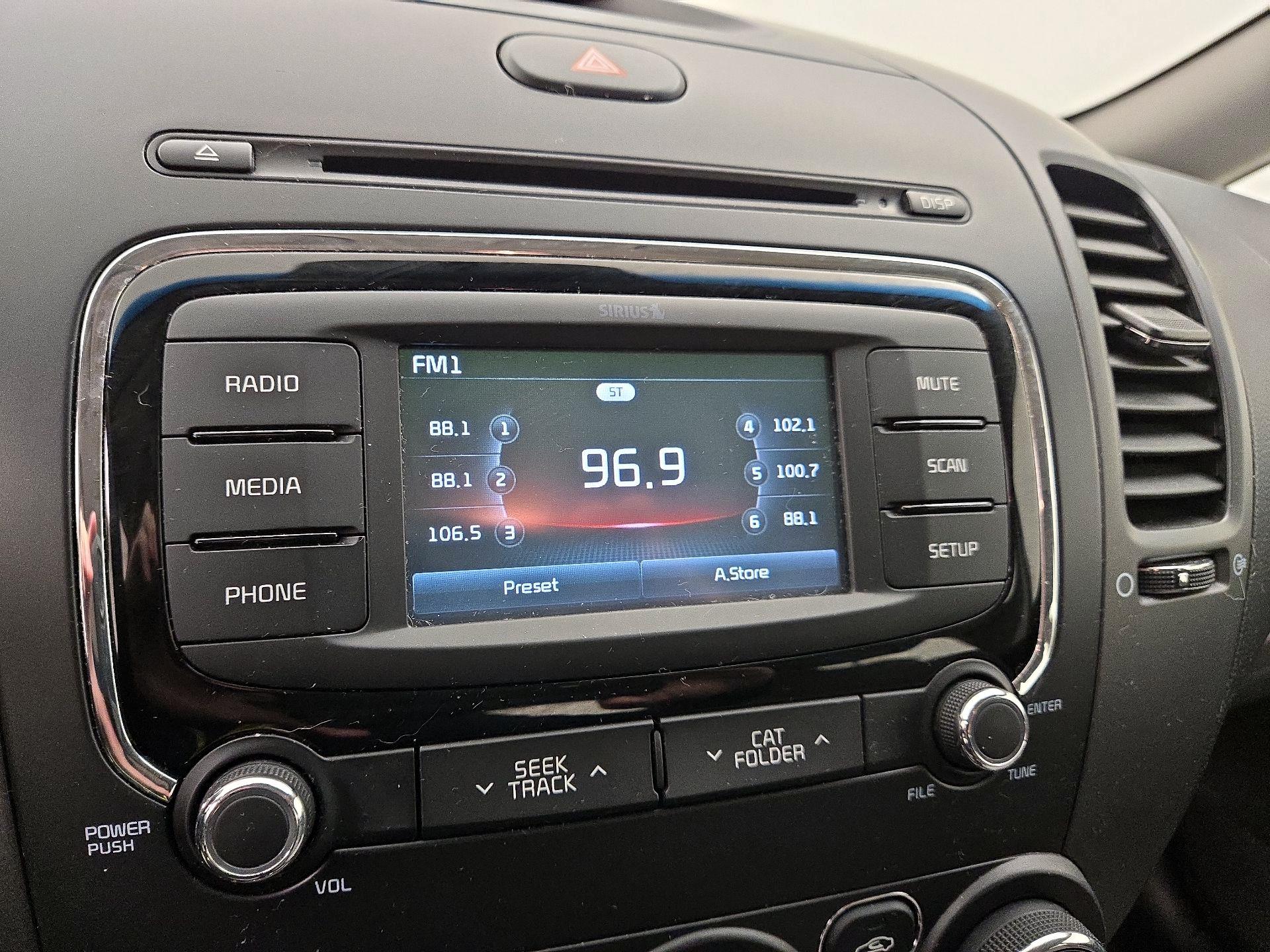 Thumbnail: 2018 Kia Forte - 15