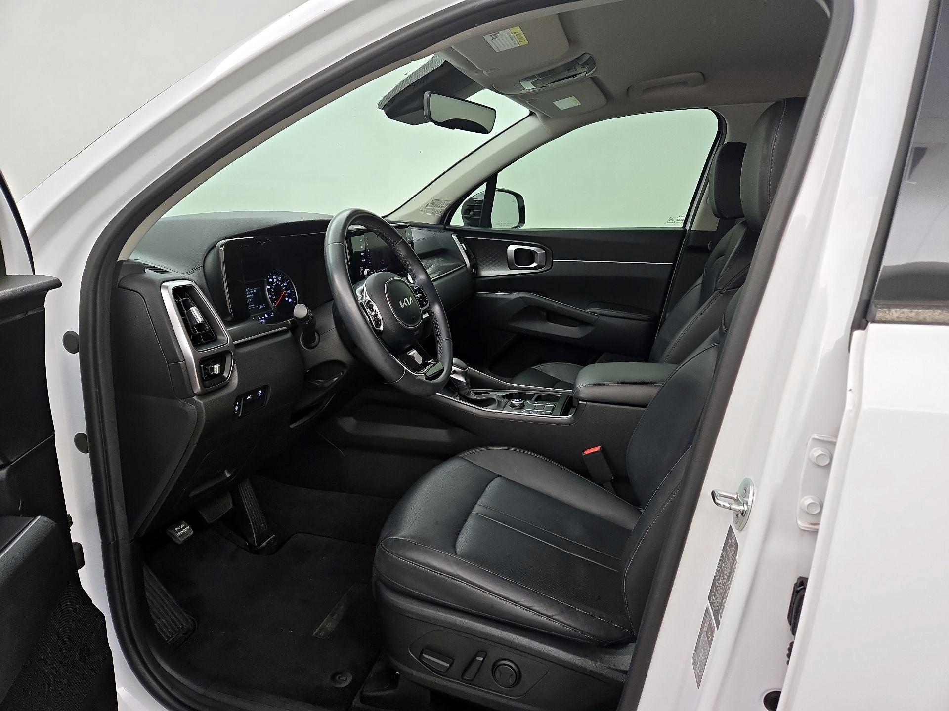 Thumbnail: 2023 Kia Sorento - 11