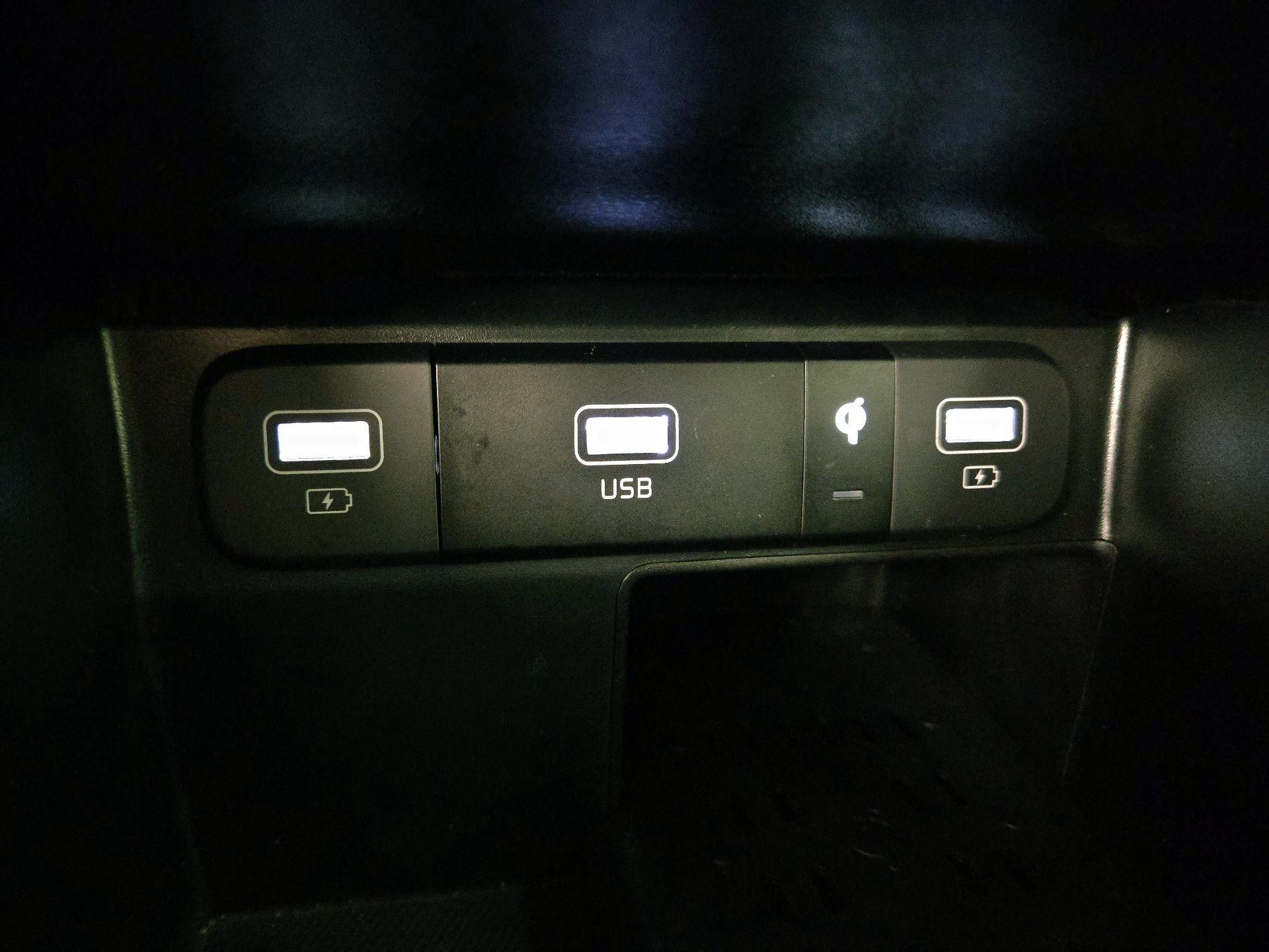 Thumbnail: 2023 Kia Sorento - 19