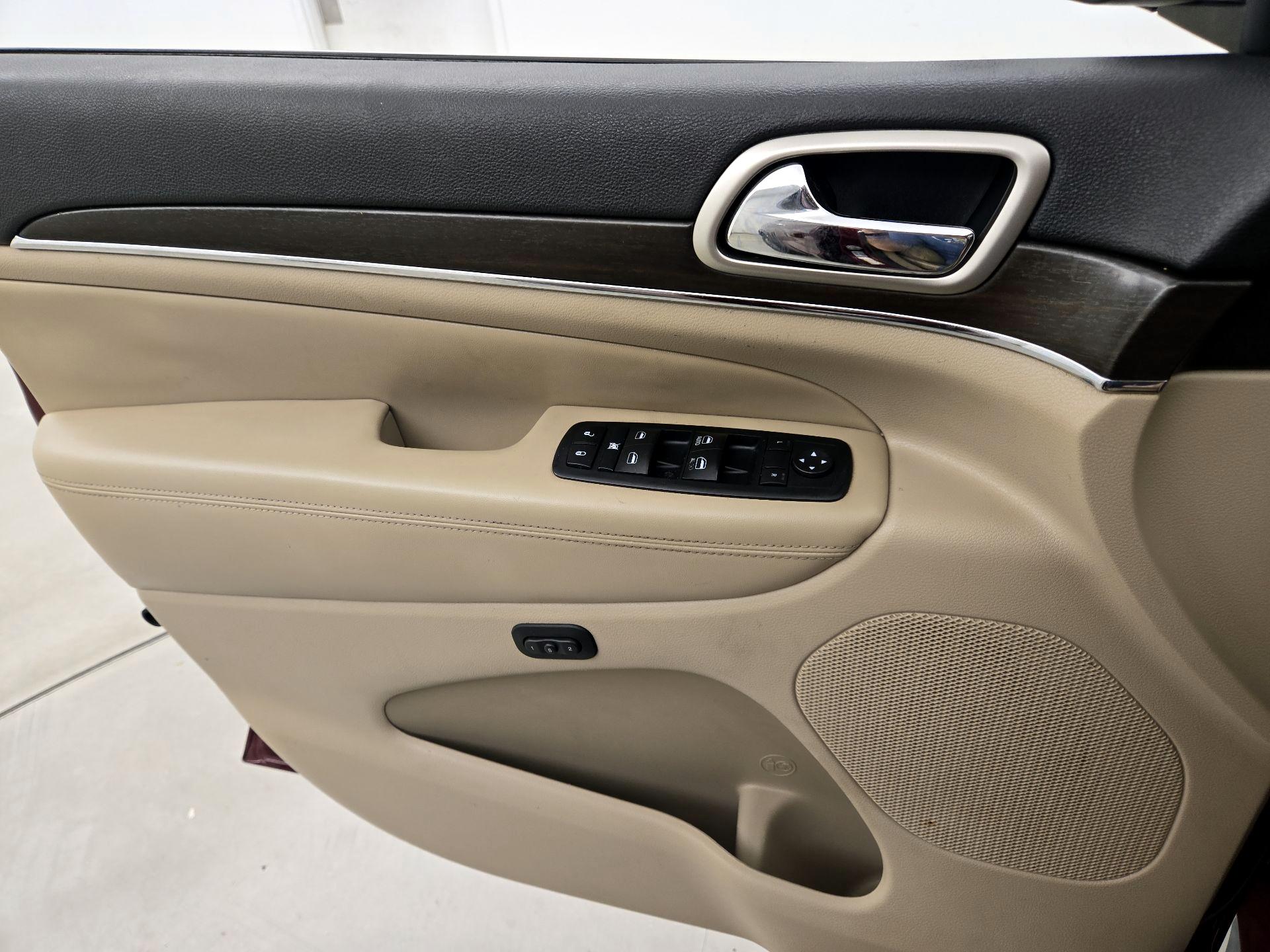 Thumbnail: 2017 Jeep Grand Cherokee - 12