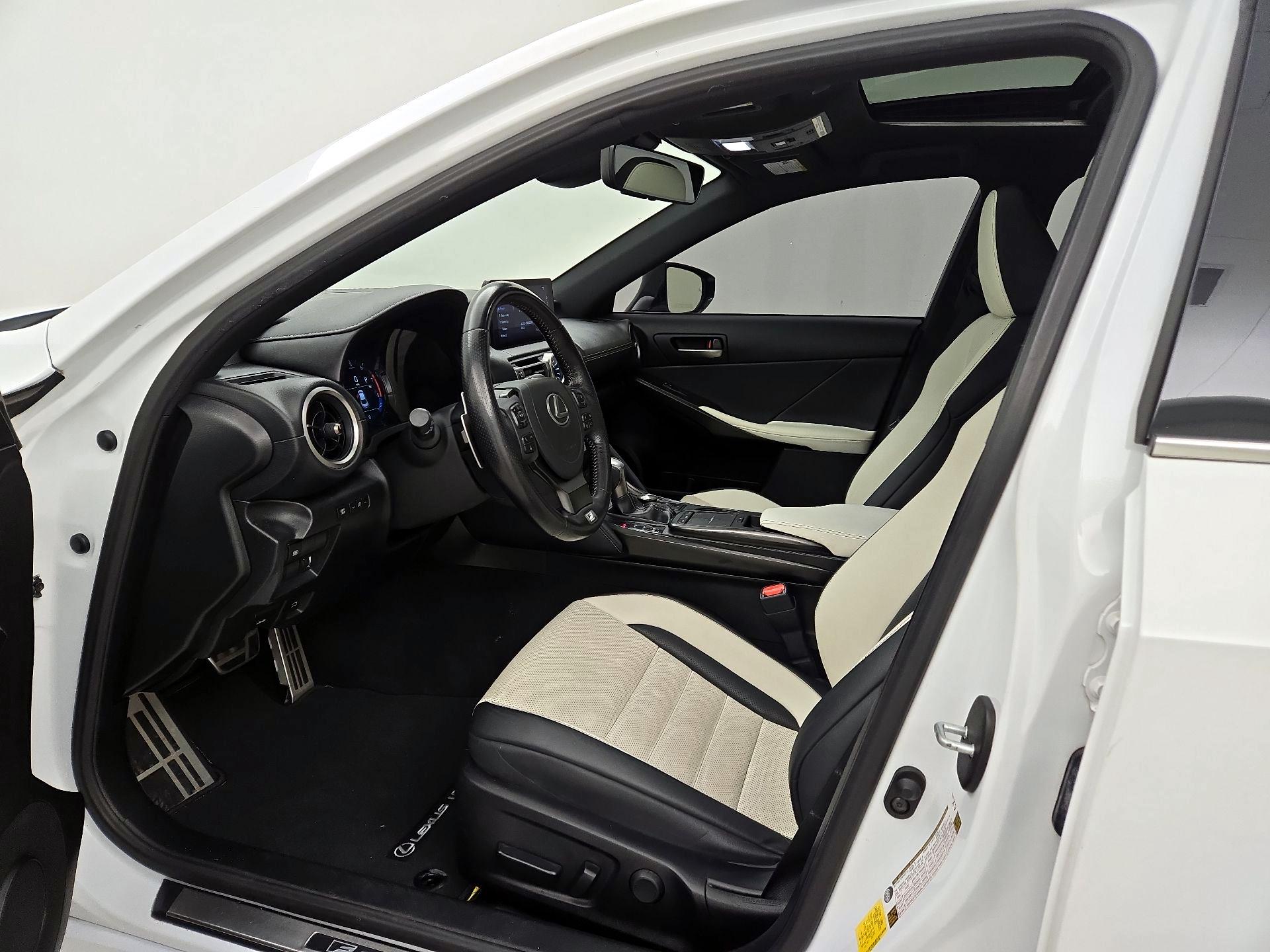 Thumbnail: 2022 Lexus IS - 11