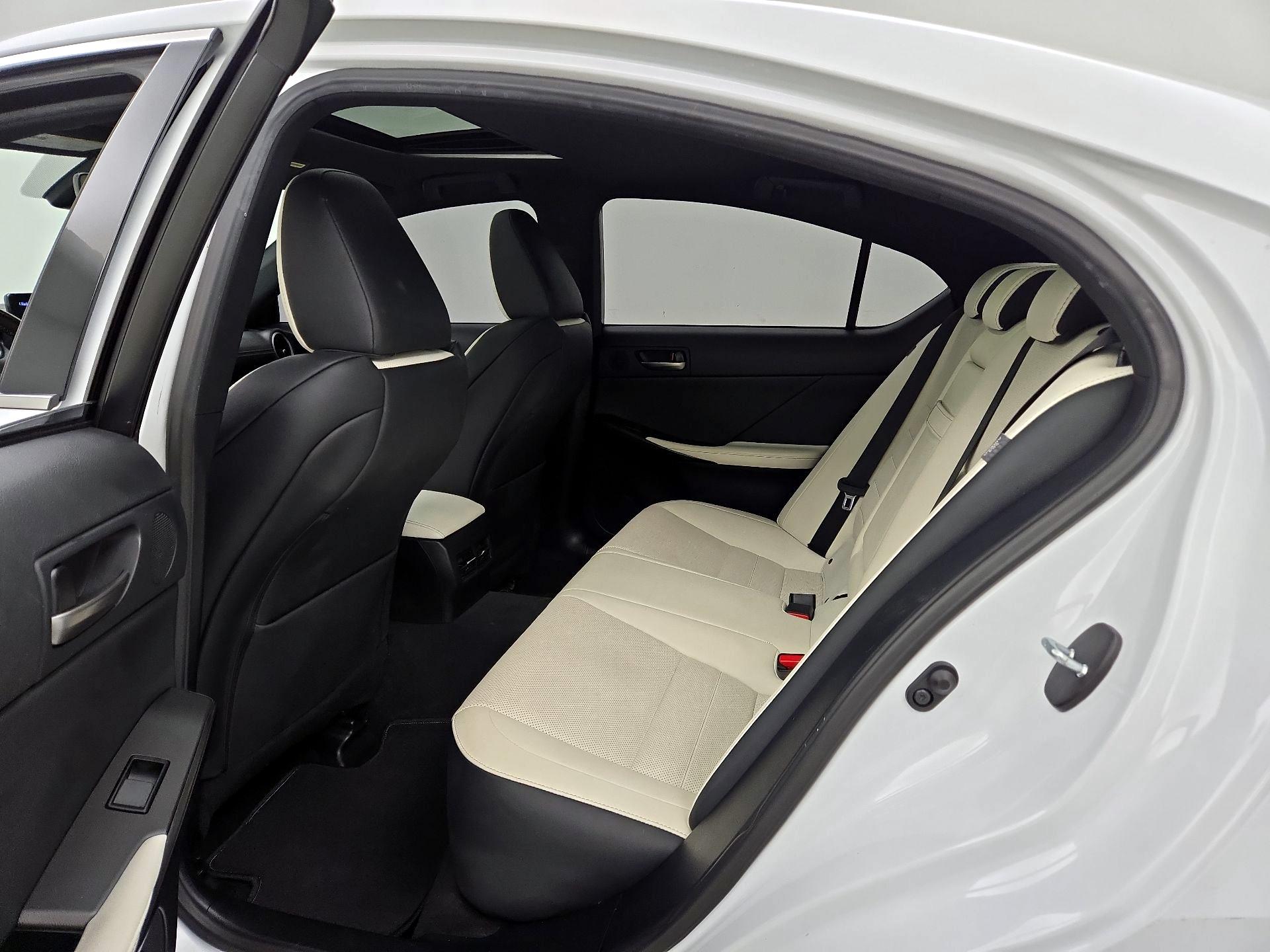 Thumbnail: 2022 Lexus IS - 20