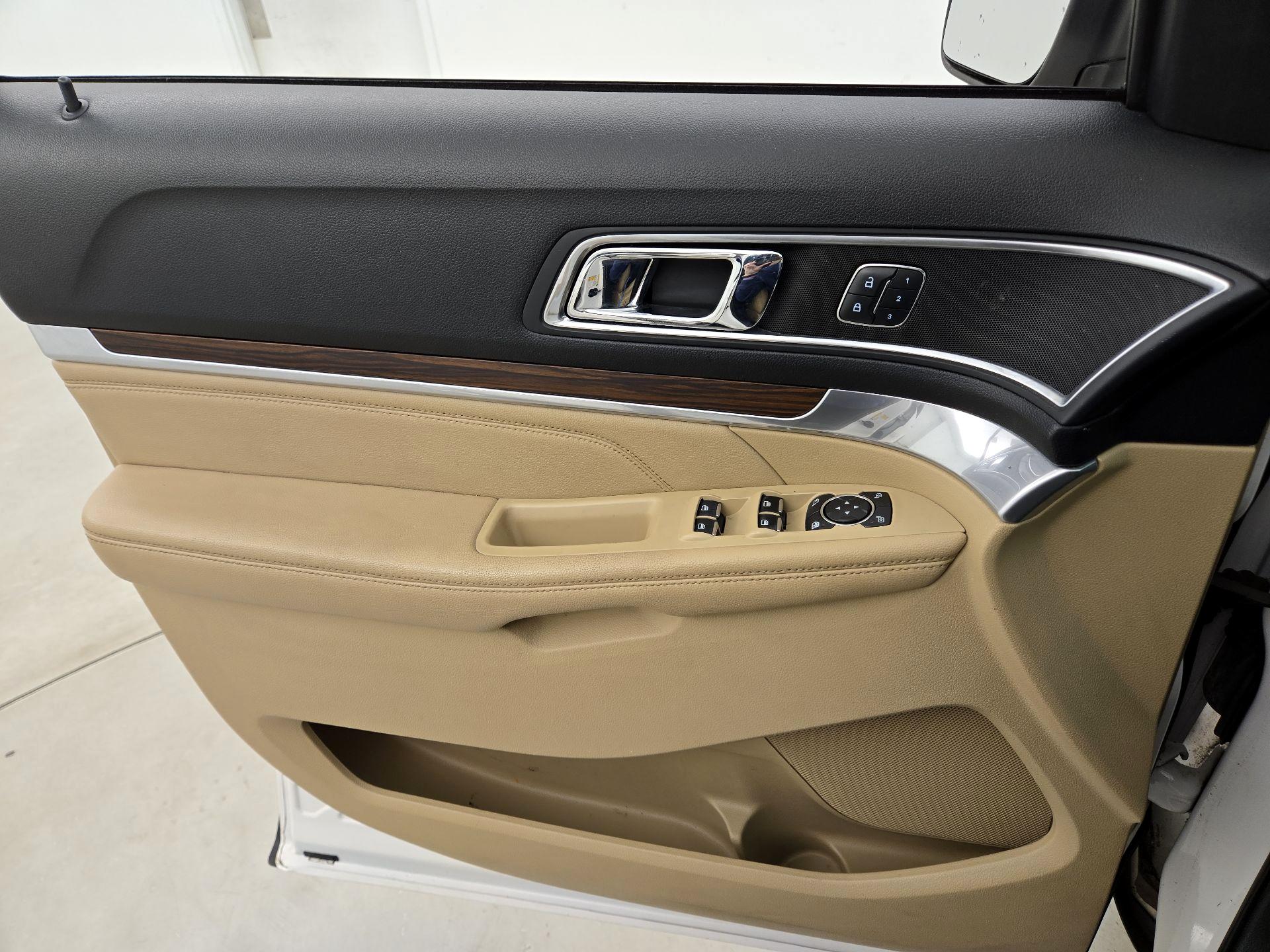 Thumbnail: 2016 Ford Explorer - 12