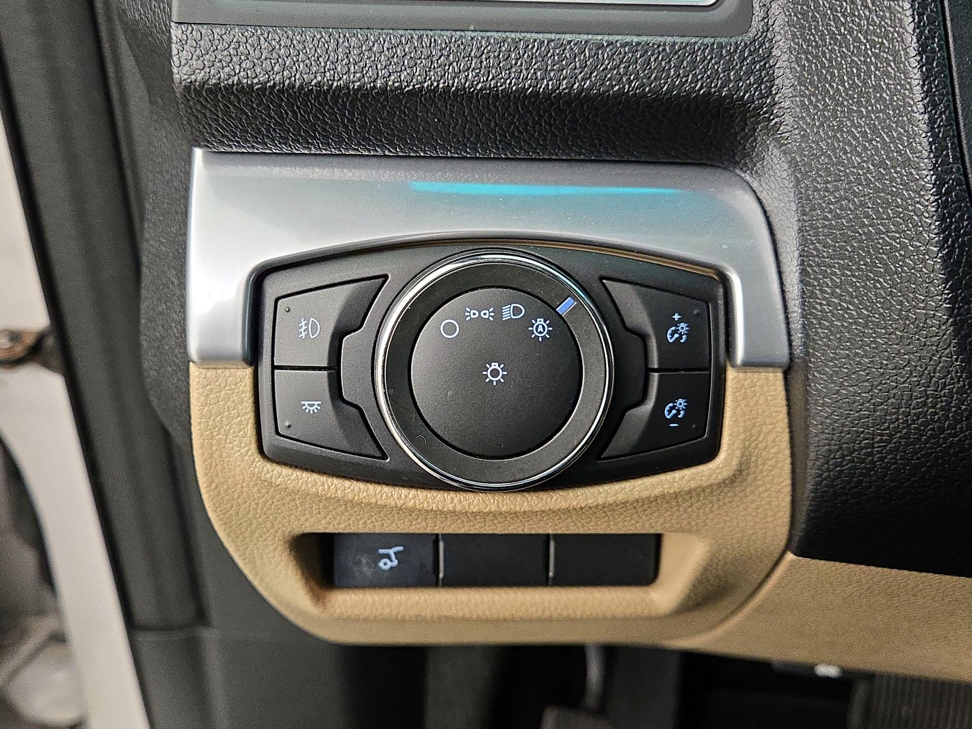 Thumbnail: 2016 Ford Explorer - 13