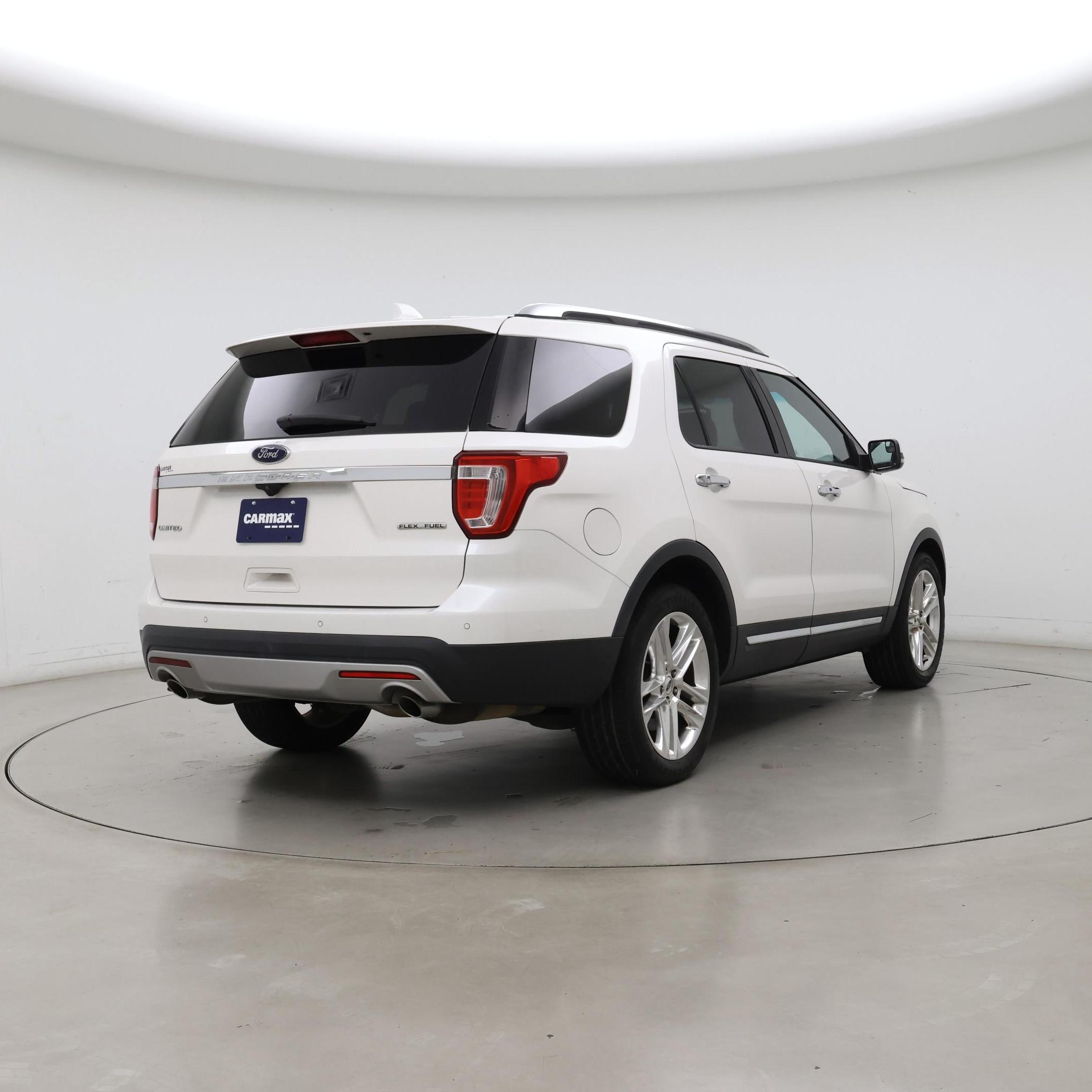 Thumbnail: 2016 Ford Explorer - 8