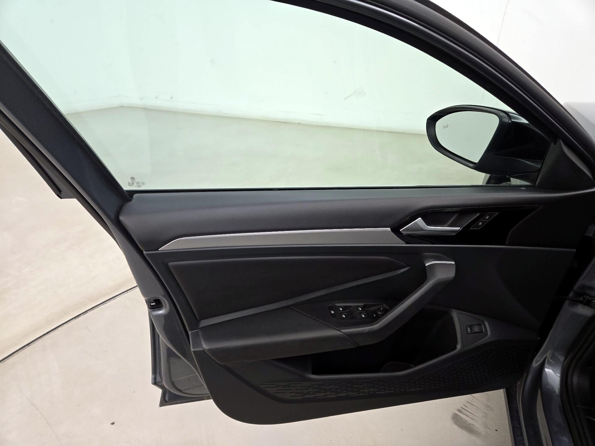 Thumbnail: 2019 Volkswagen Jetta - 12