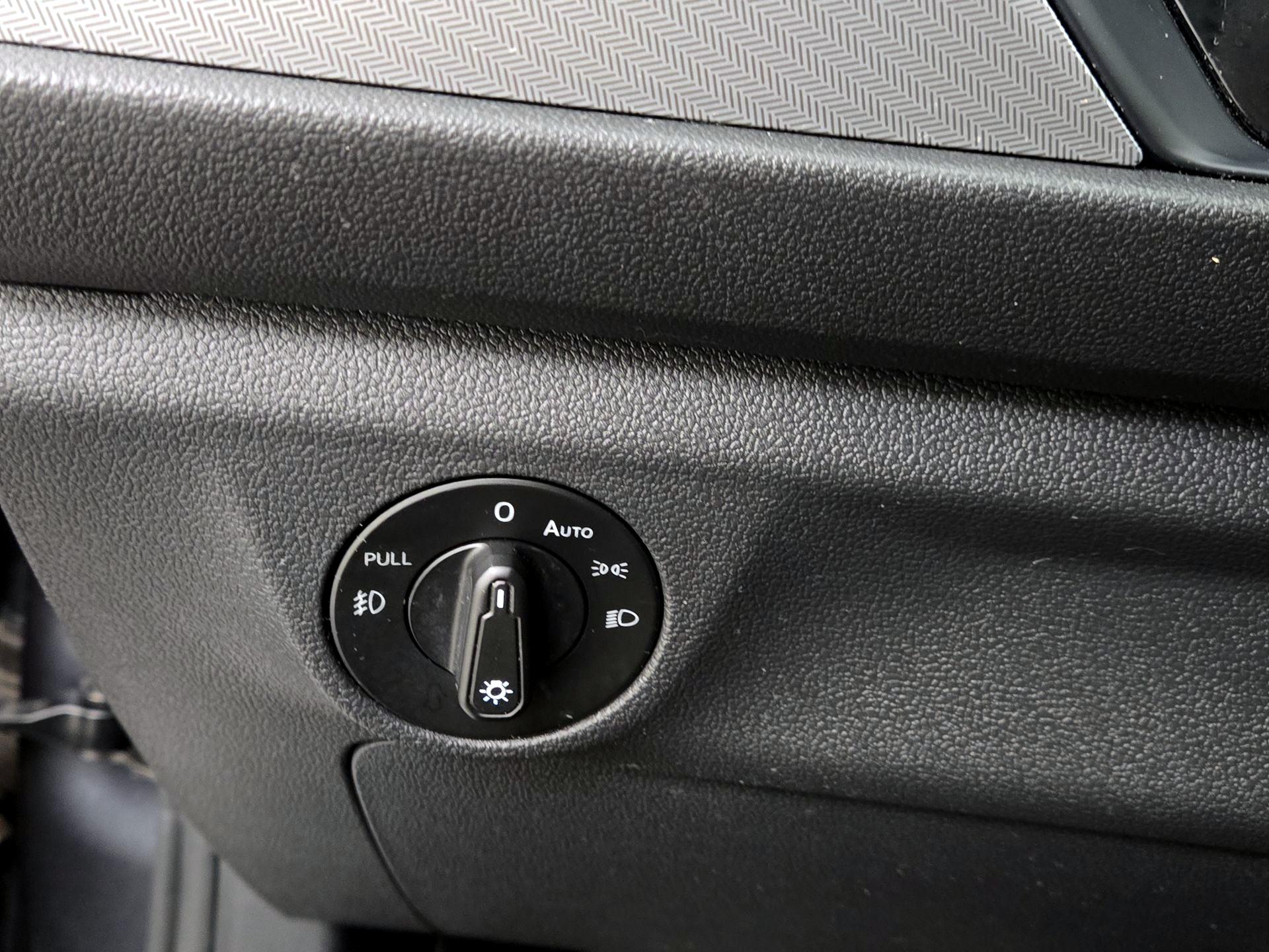 Thumbnail: 2019 Volkswagen Jetta - 13