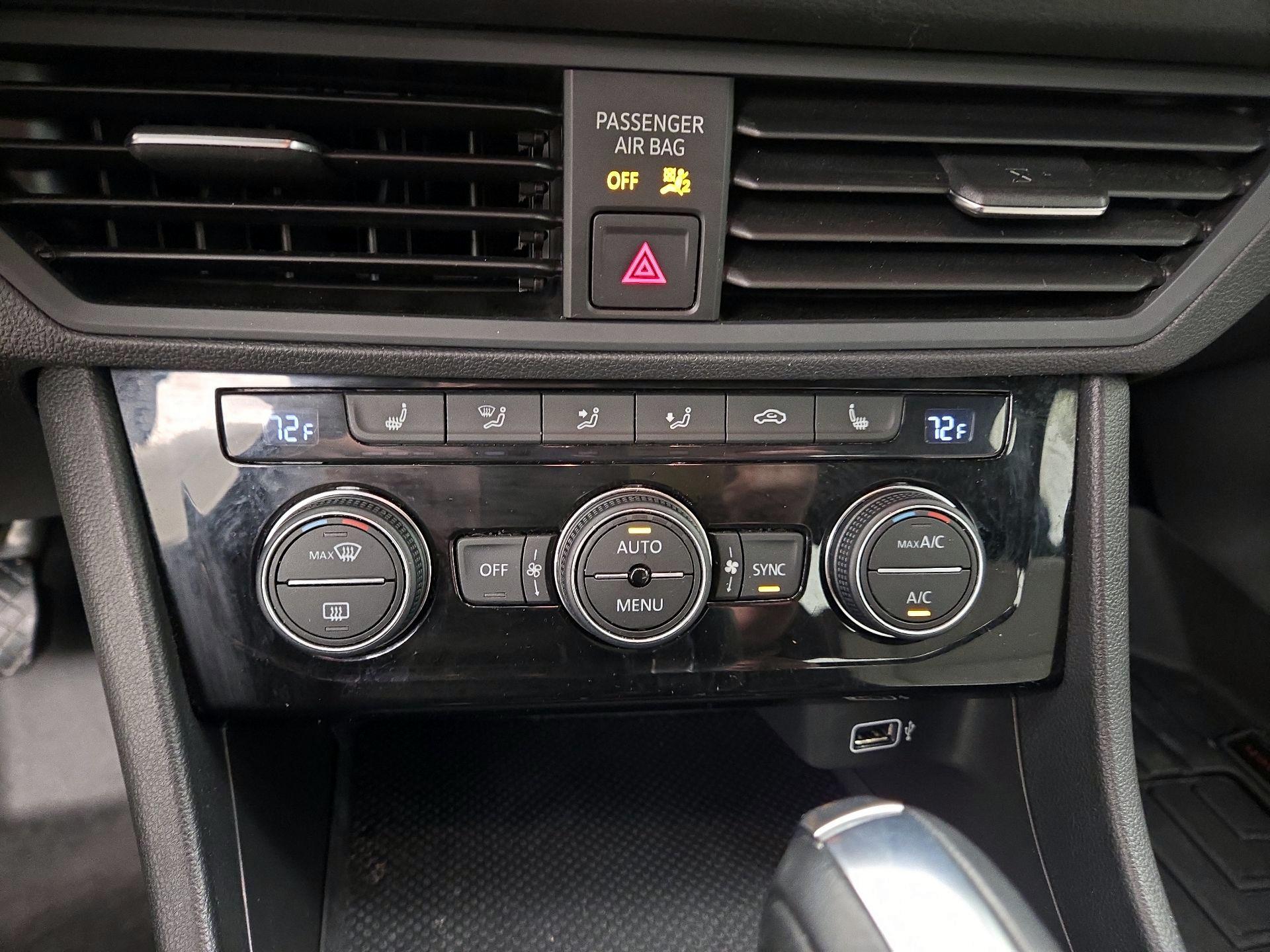 Thumbnail: 2019 Volkswagen Jetta - 16