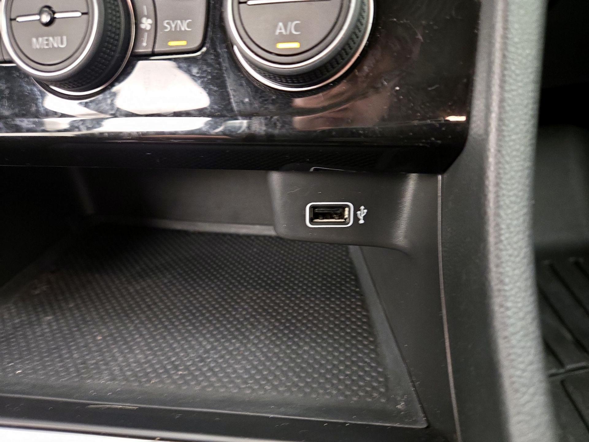 Thumbnail: 2019 Volkswagen Jetta - 18