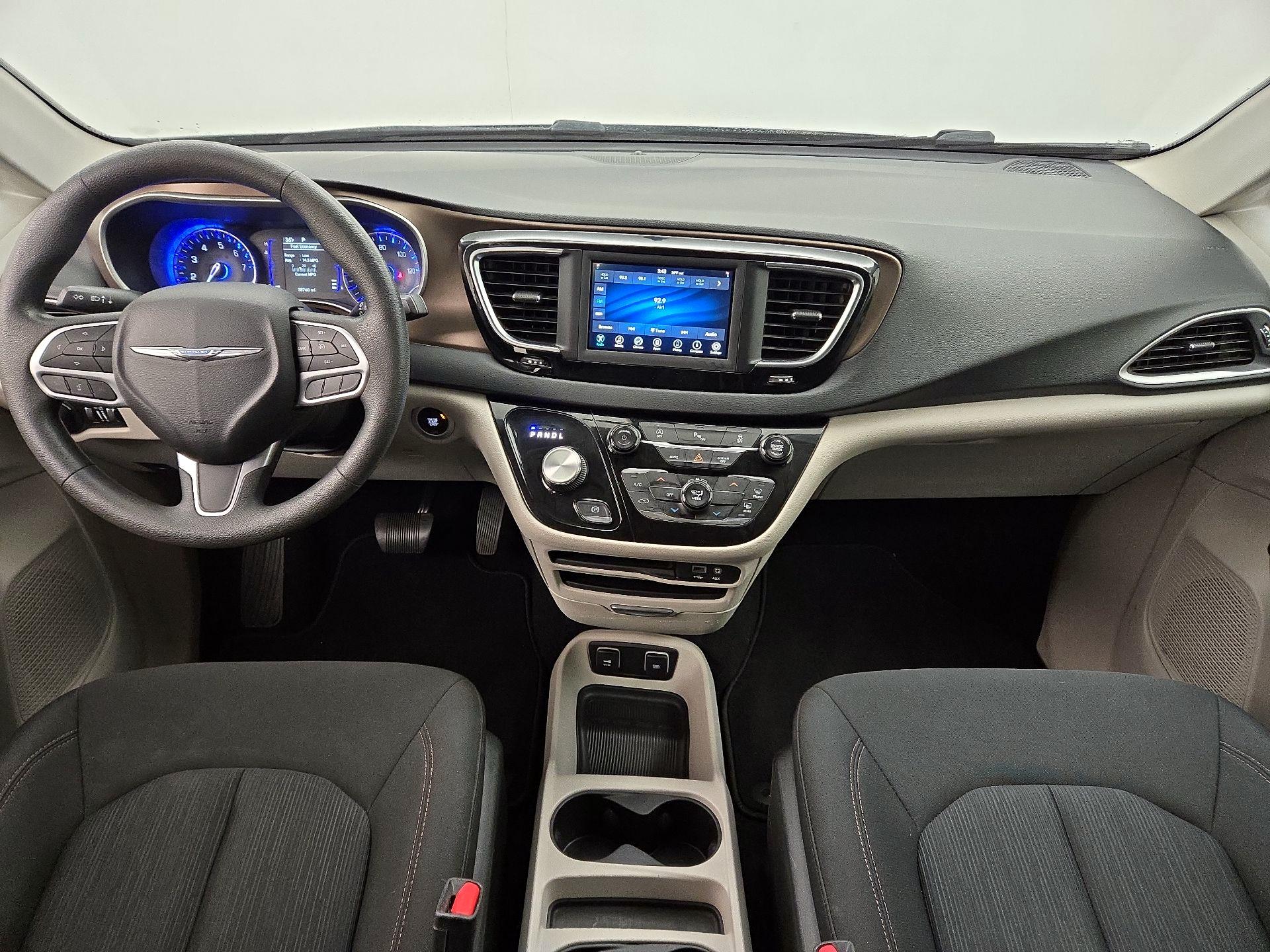 Thumbnail: 2018 Chrysler Pacifica - 9