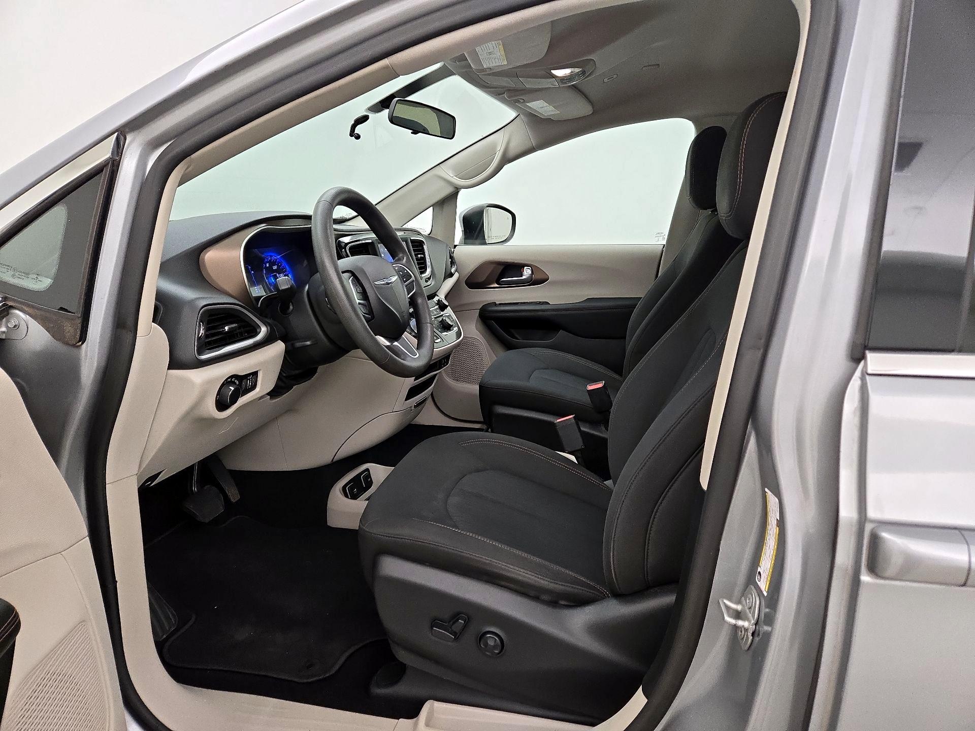 Thumbnail: 2018 Chrysler Pacifica - 11