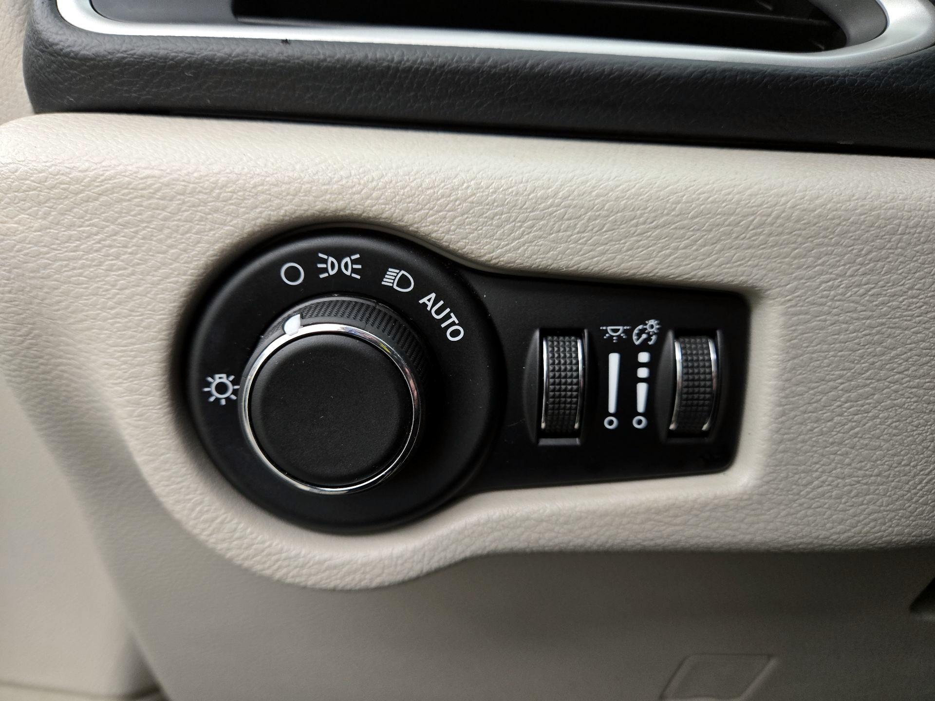 Thumbnail: 2018 Chrysler Pacifica - 13