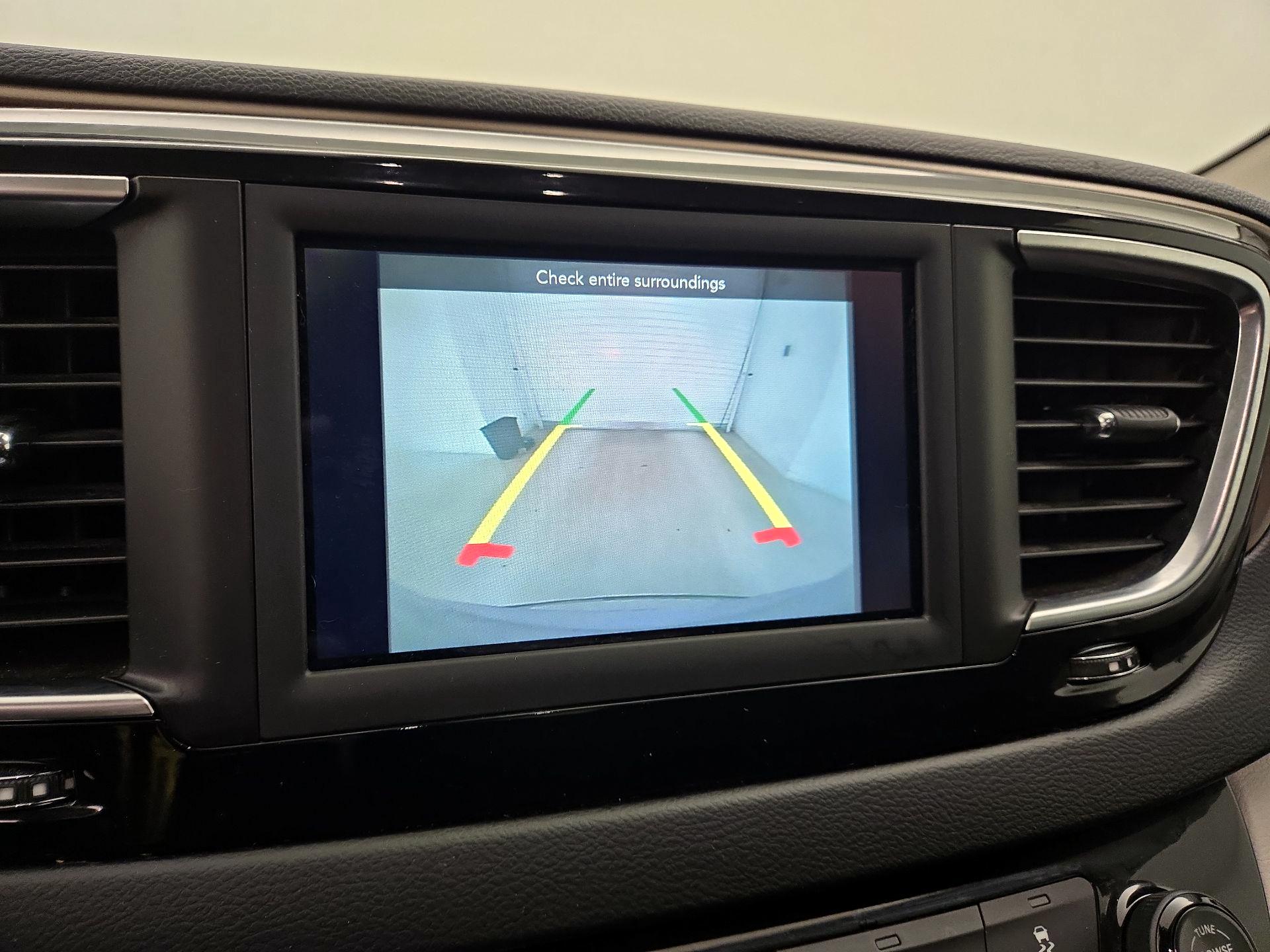 Thumbnail: 2018 Chrysler Pacifica - 14