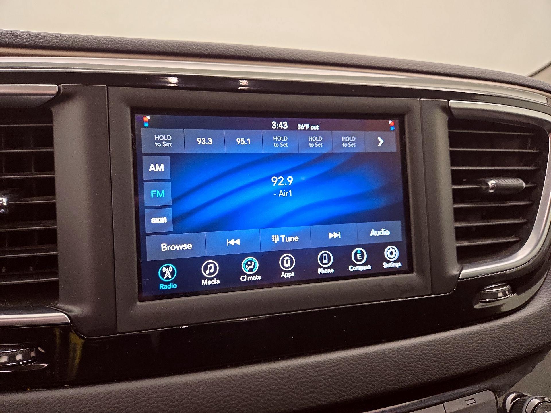 Thumbnail: 2018 Chrysler Pacifica - 15