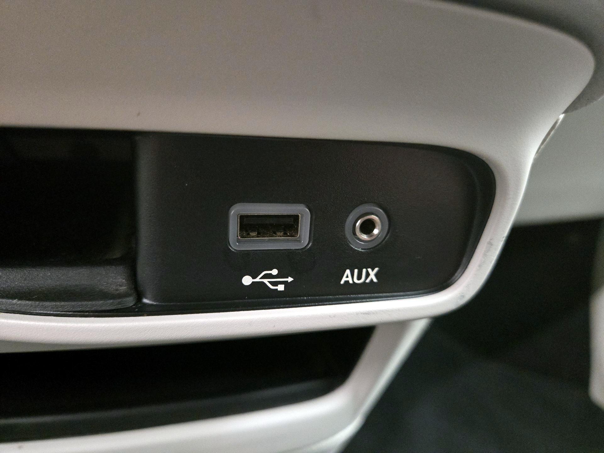 Thumbnail: 2018 Chrysler Pacifica - 18