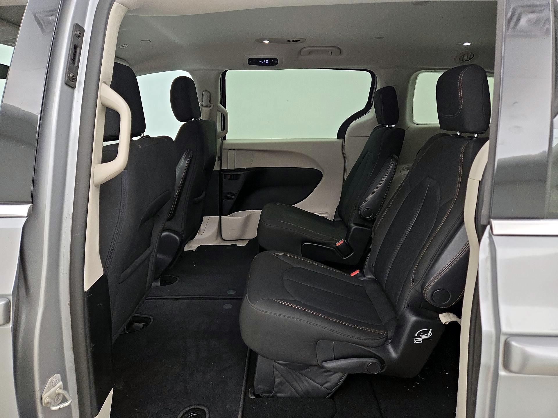 Thumbnail: 2018 Chrysler Pacifica - 19