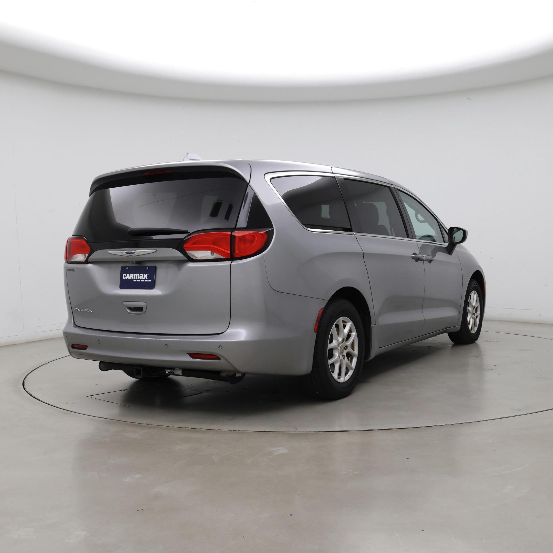 Thumbnail: 2018 Chrysler Pacifica - 8