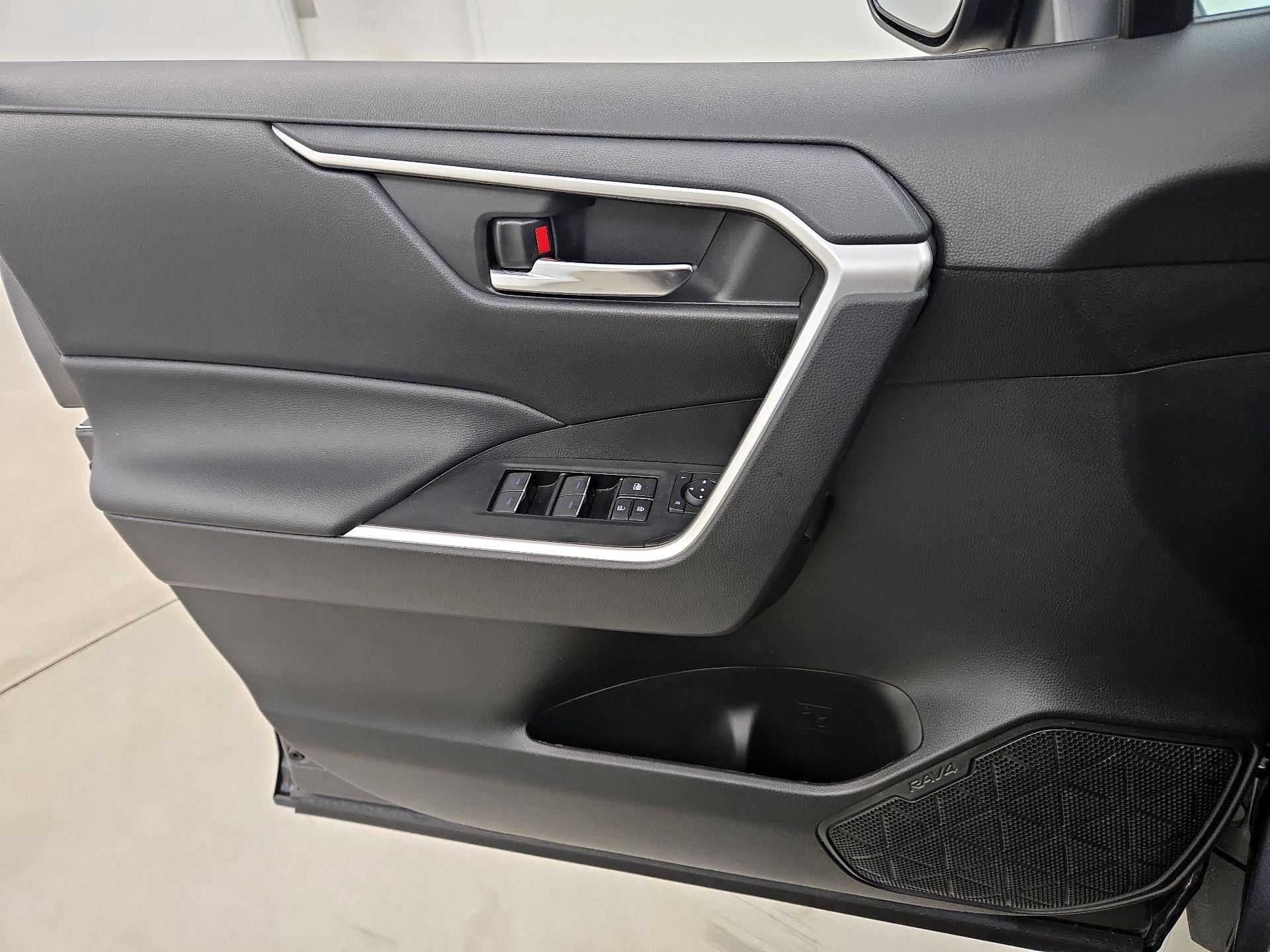 Thumbnail: 2022 Toyota RAV4 - 12