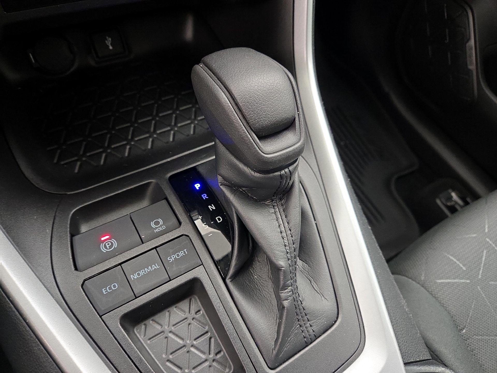 Thumbnail: 2022 Toyota RAV4 - 17