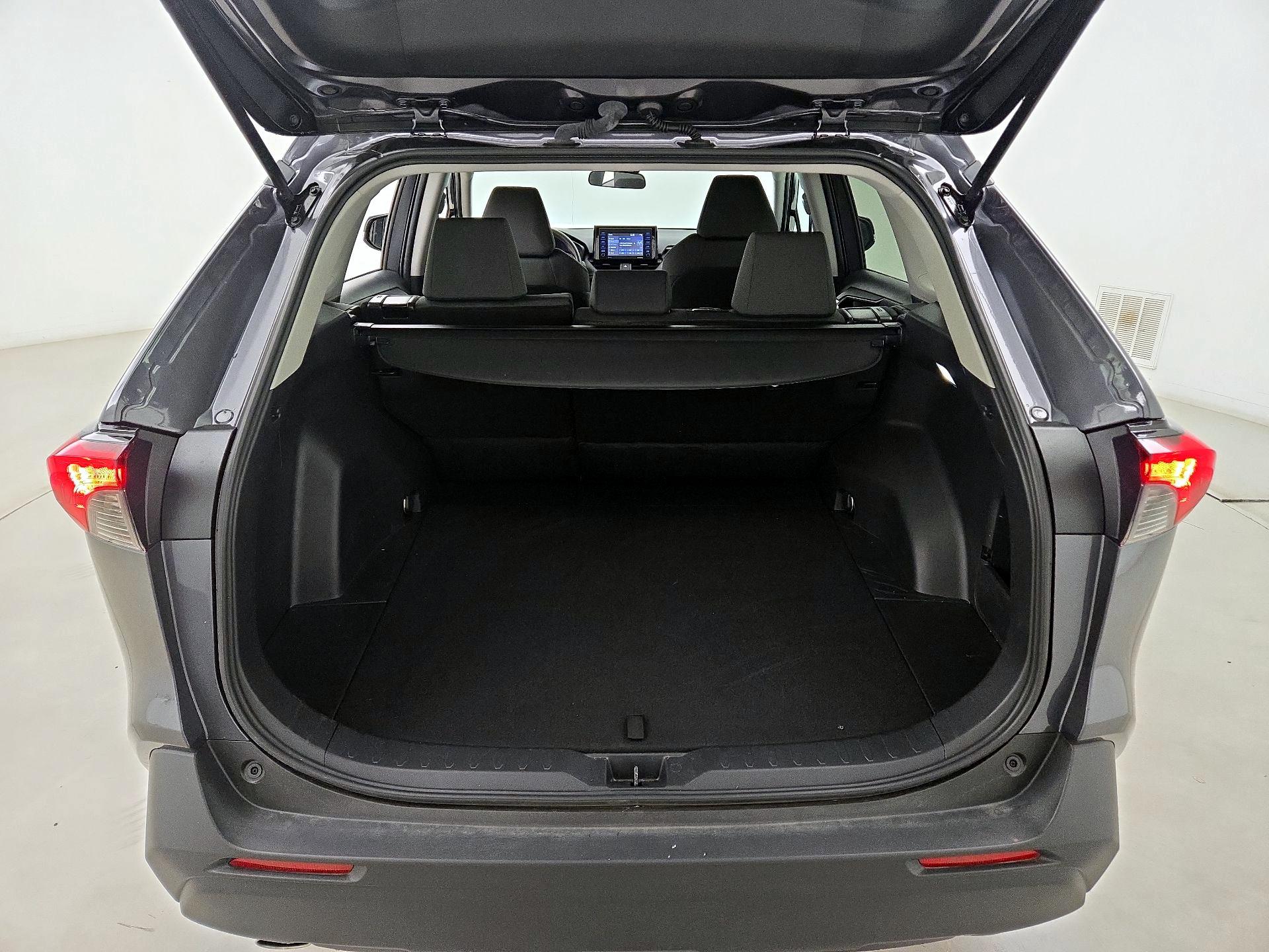 Thumbnail: 2022 Toyota RAV4 - 20