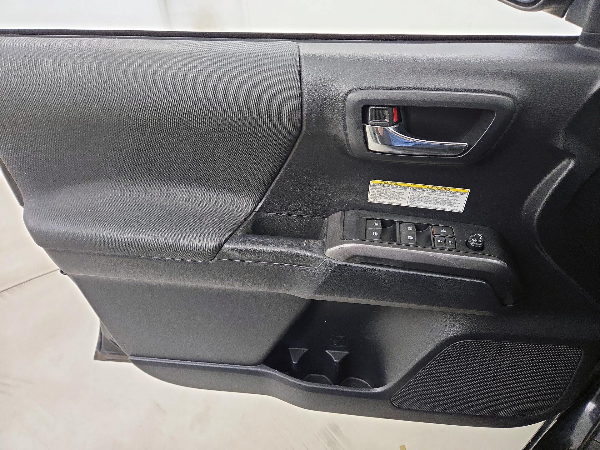 Thumbnail: 2019 Toyota Tacoma - 12