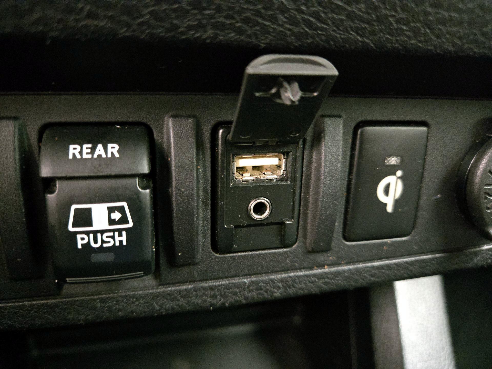 Thumbnail: 2019 Toyota Tacoma - 18