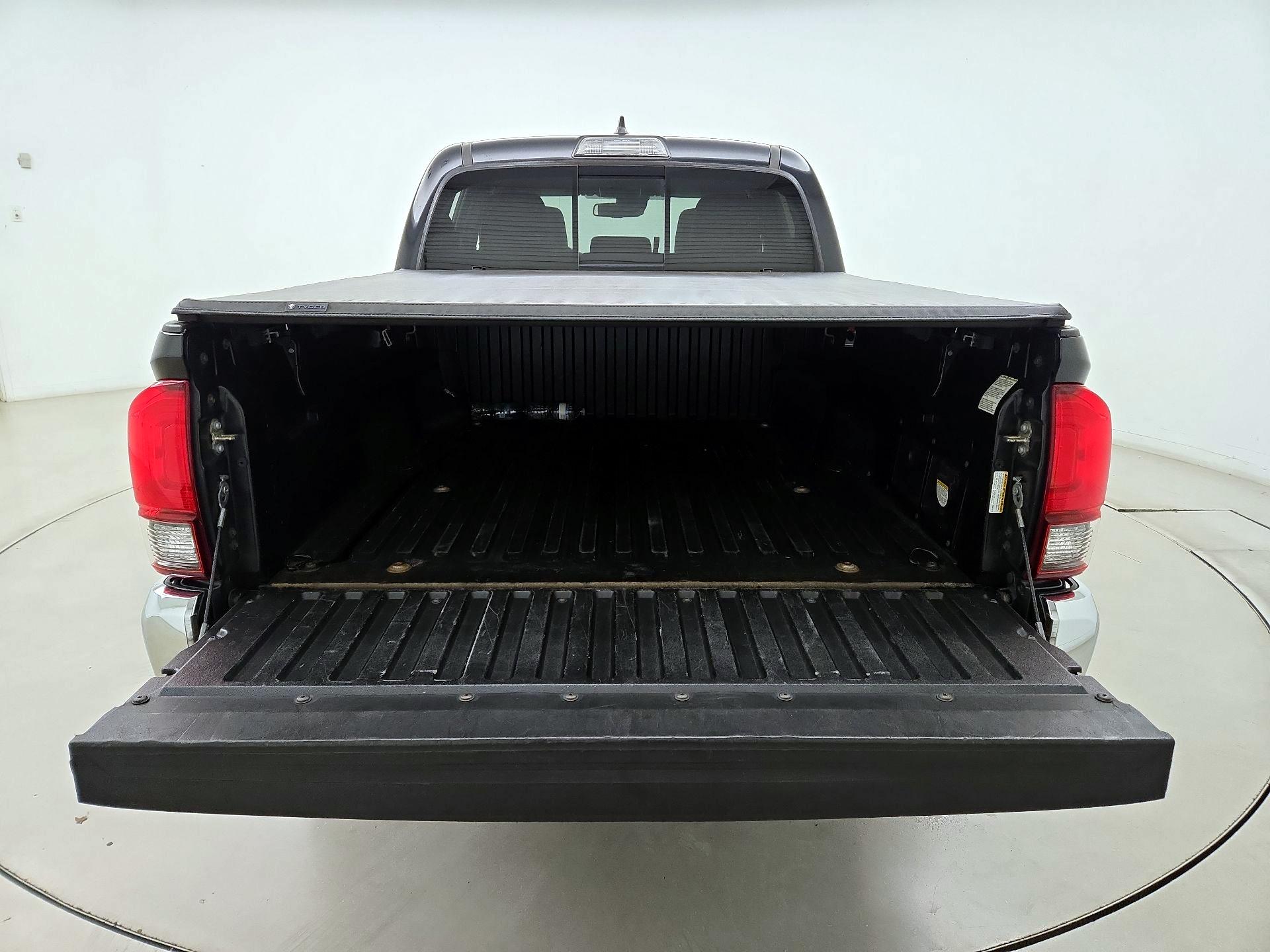 Thumbnail: 2019 Toyota Tacoma - 20