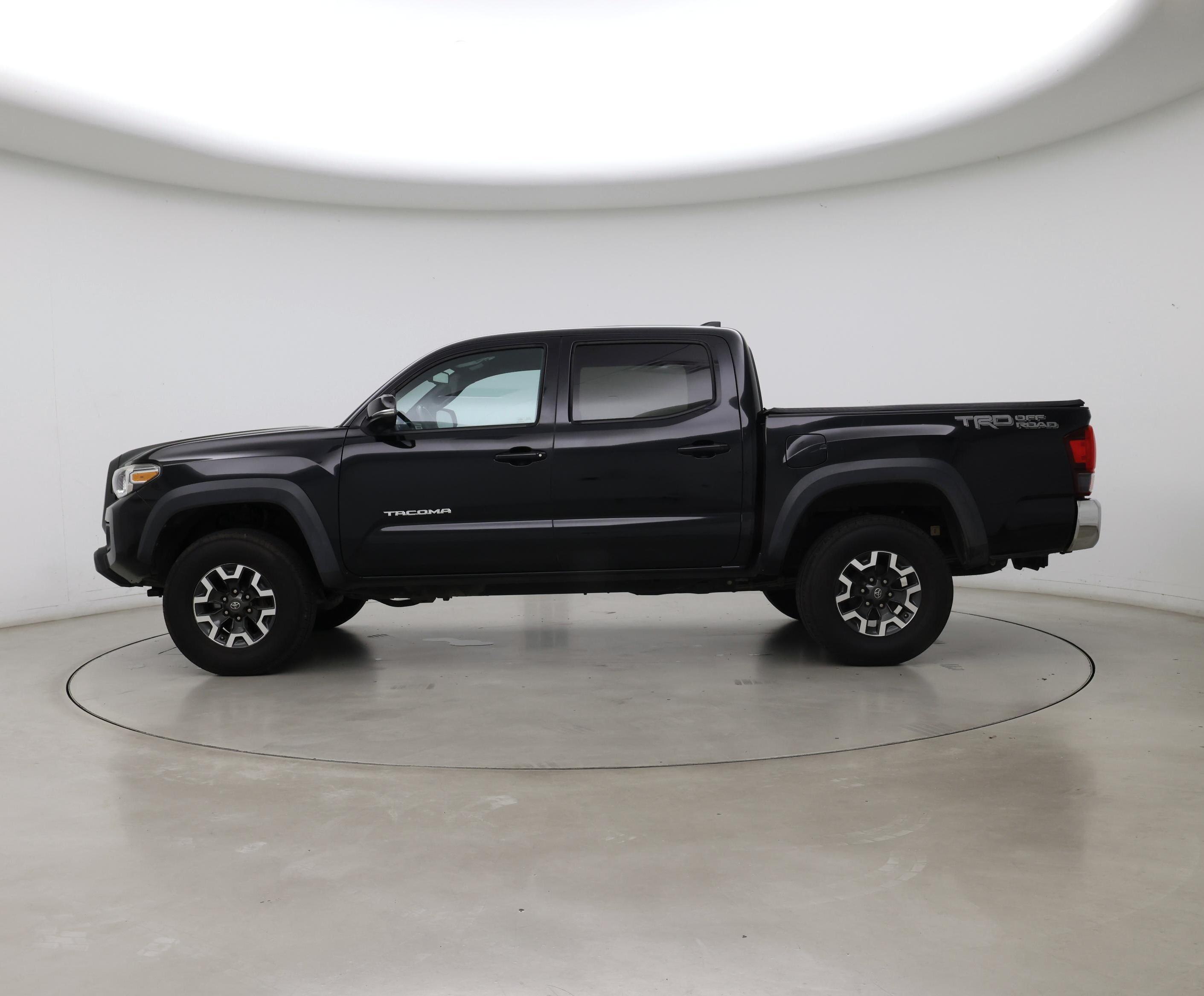 Thumbnail: 2019 Toyota Tacoma - 3