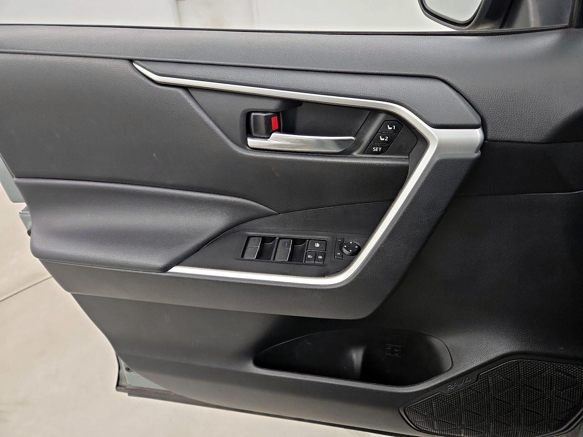 Thumbnail: 2021 Toyota RAV4 - 12