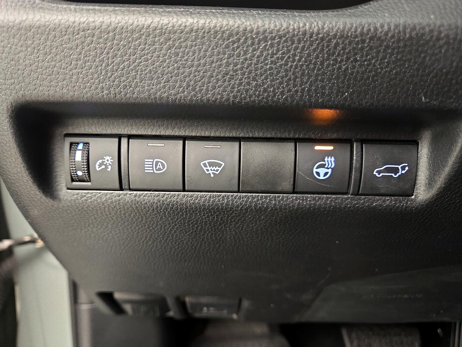 Thumbnail: 2021 Toyota RAV4 - 13