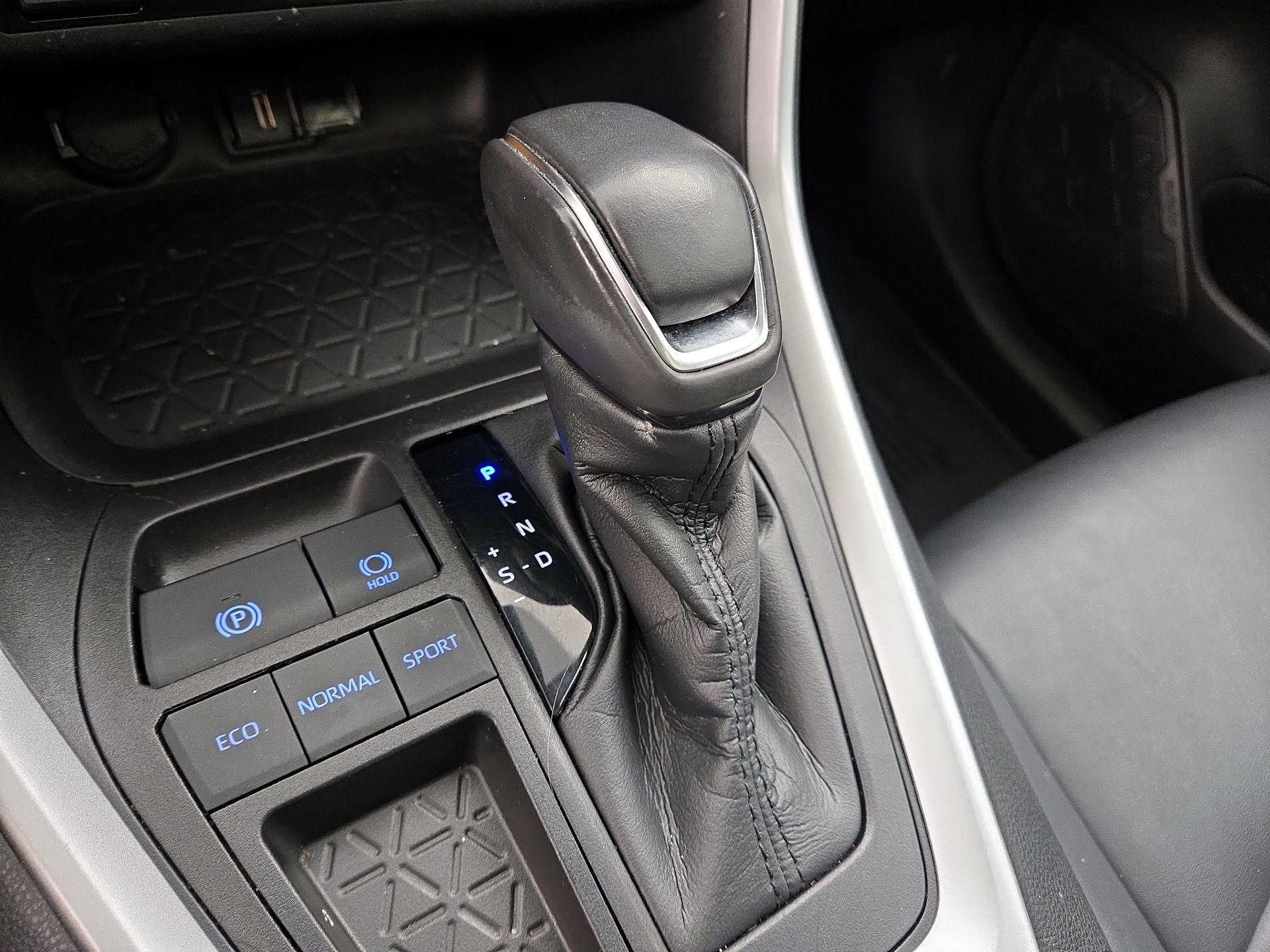 Thumbnail: 2021 Toyota RAV4 - 17