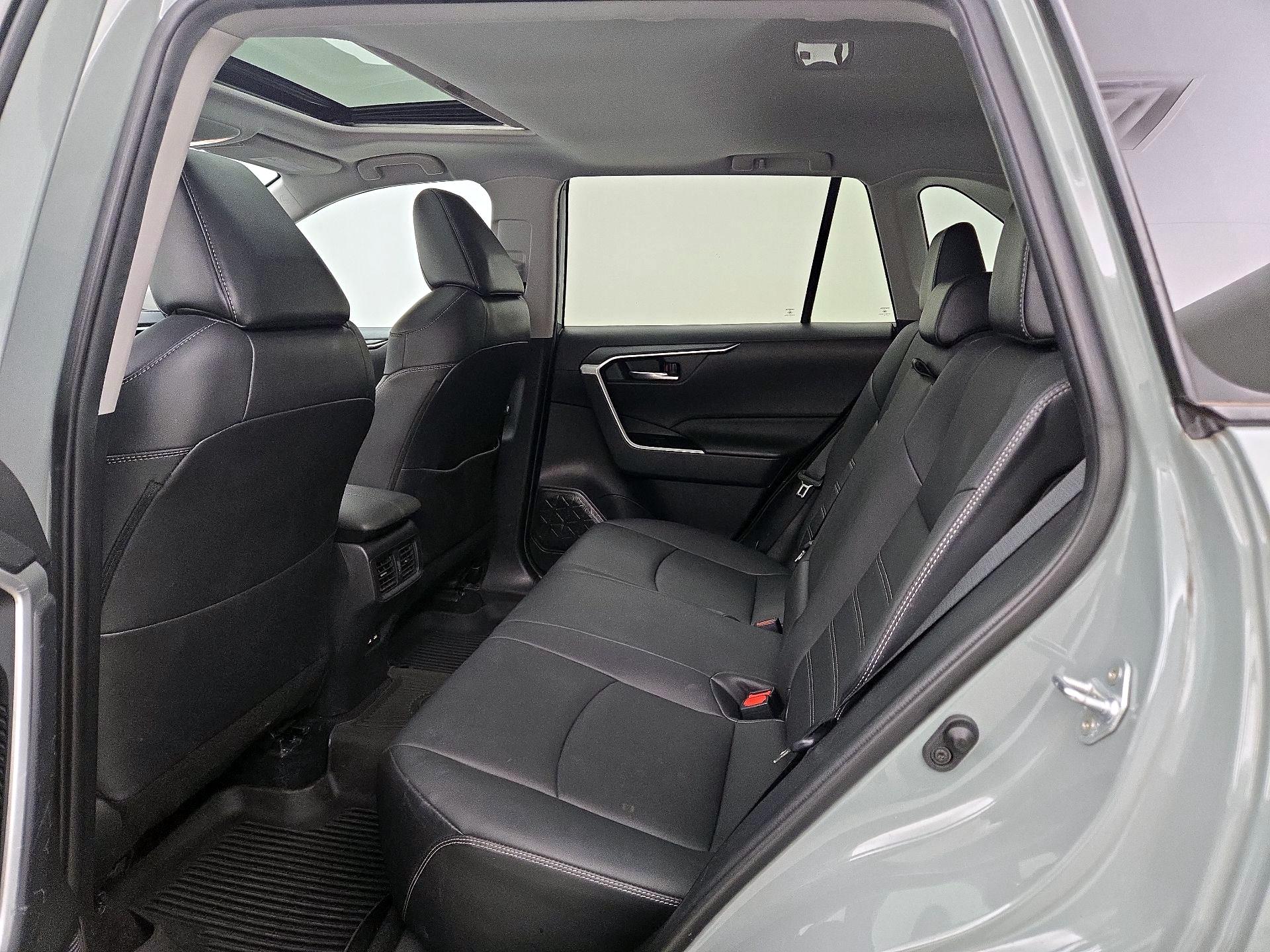 Thumbnail: 2021 Toyota RAV4 - 20