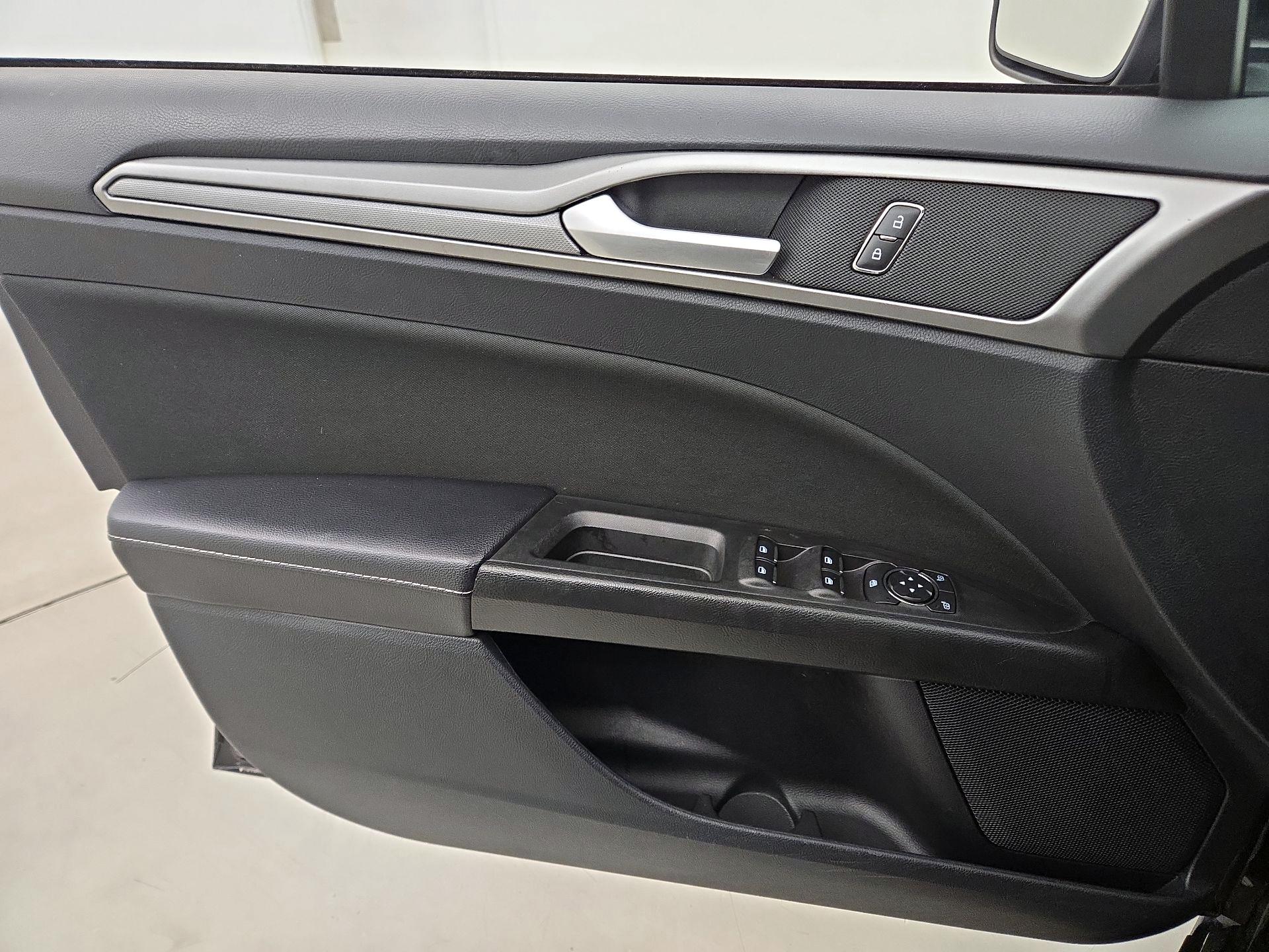 Thumbnail: 2019 Ford Fusion - 12