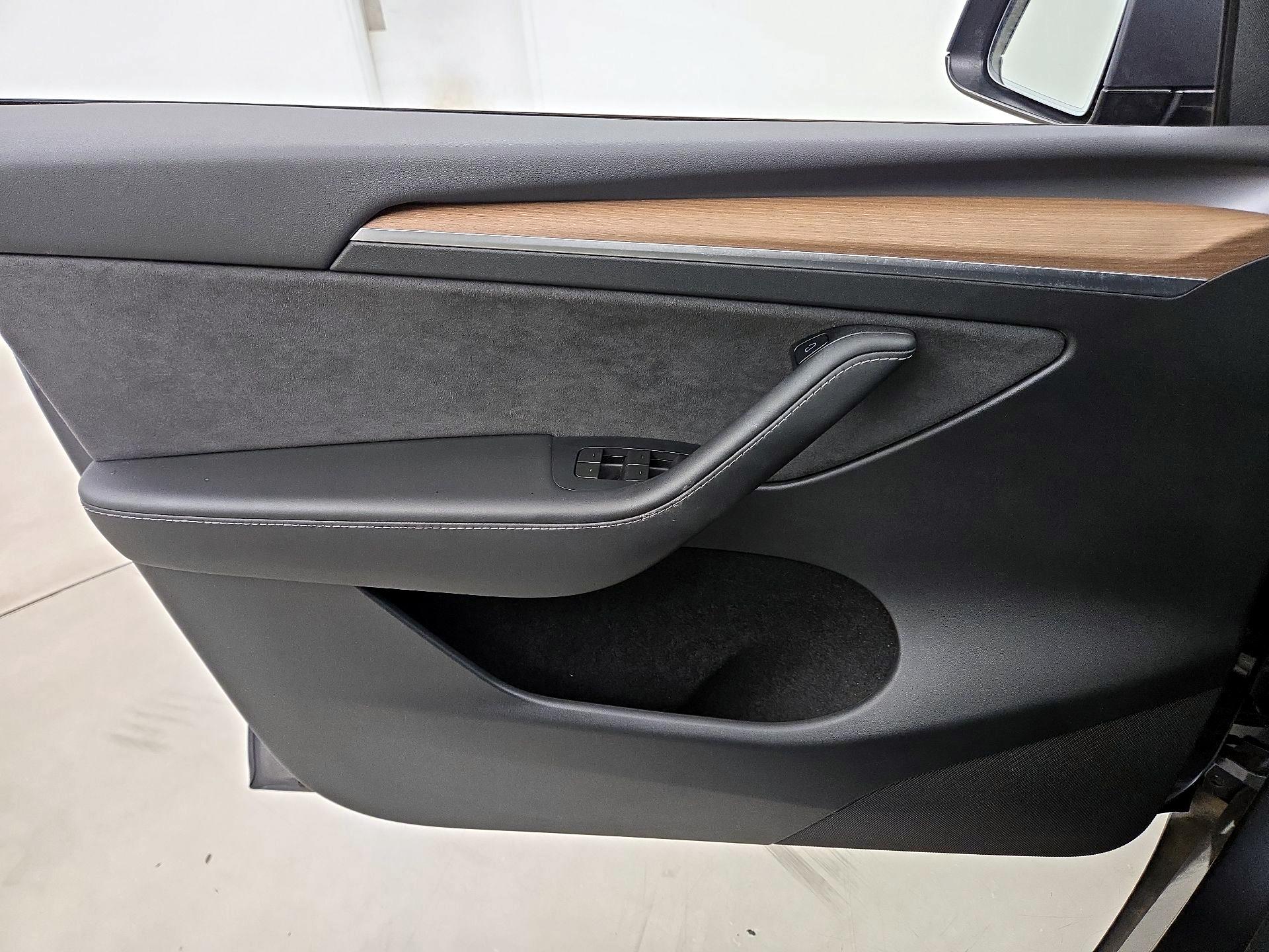 Thumbnail: 2023 Tesla Model Y - 12