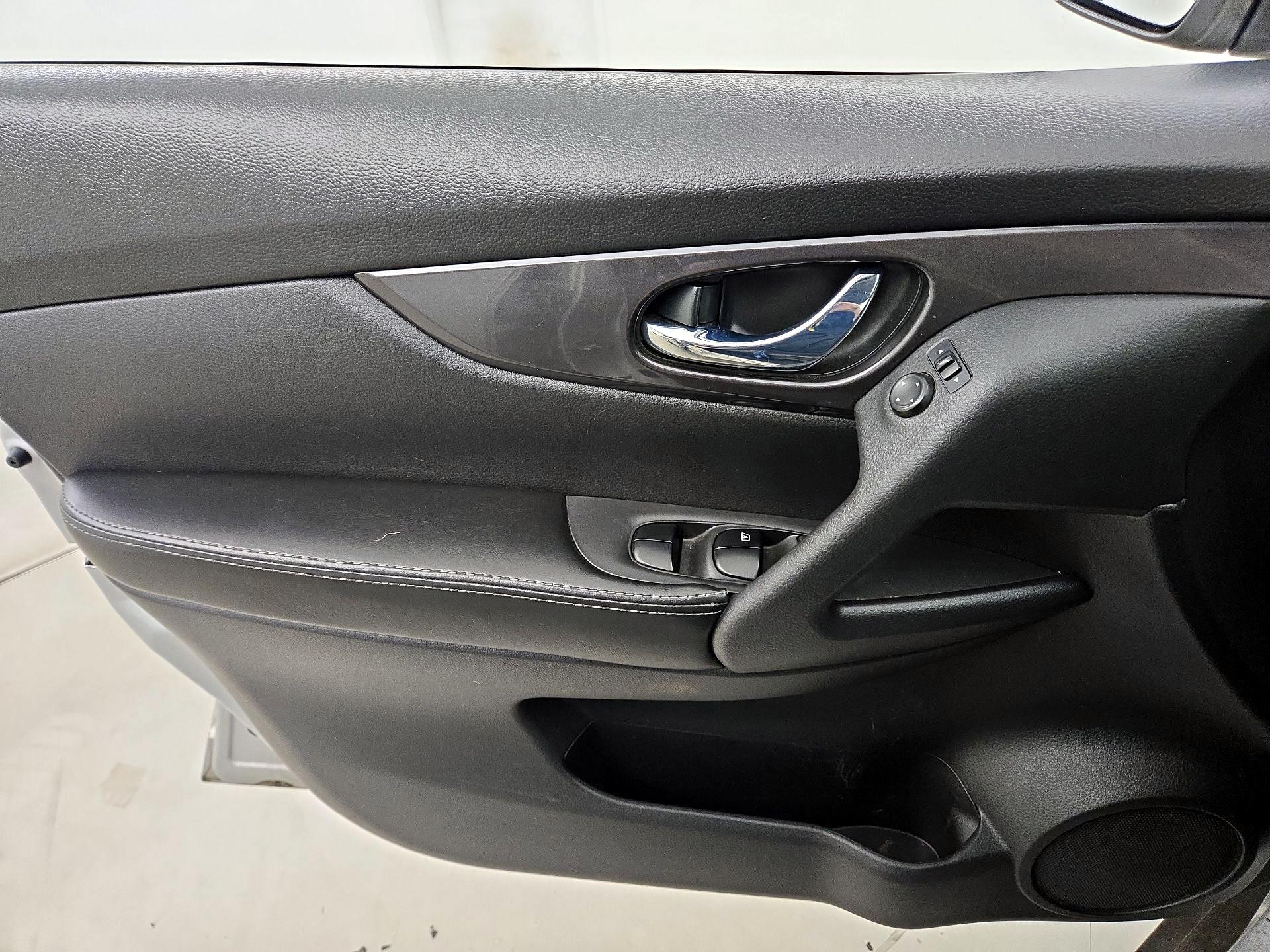 Thumbnail: 2018 Nissan Rogue - 12