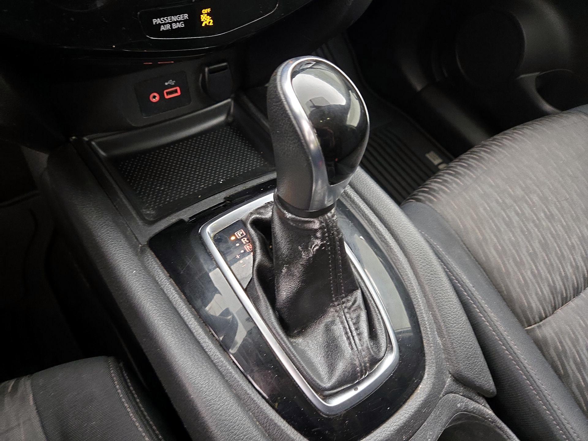 Thumbnail: 2018 Nissan Rogue - 17