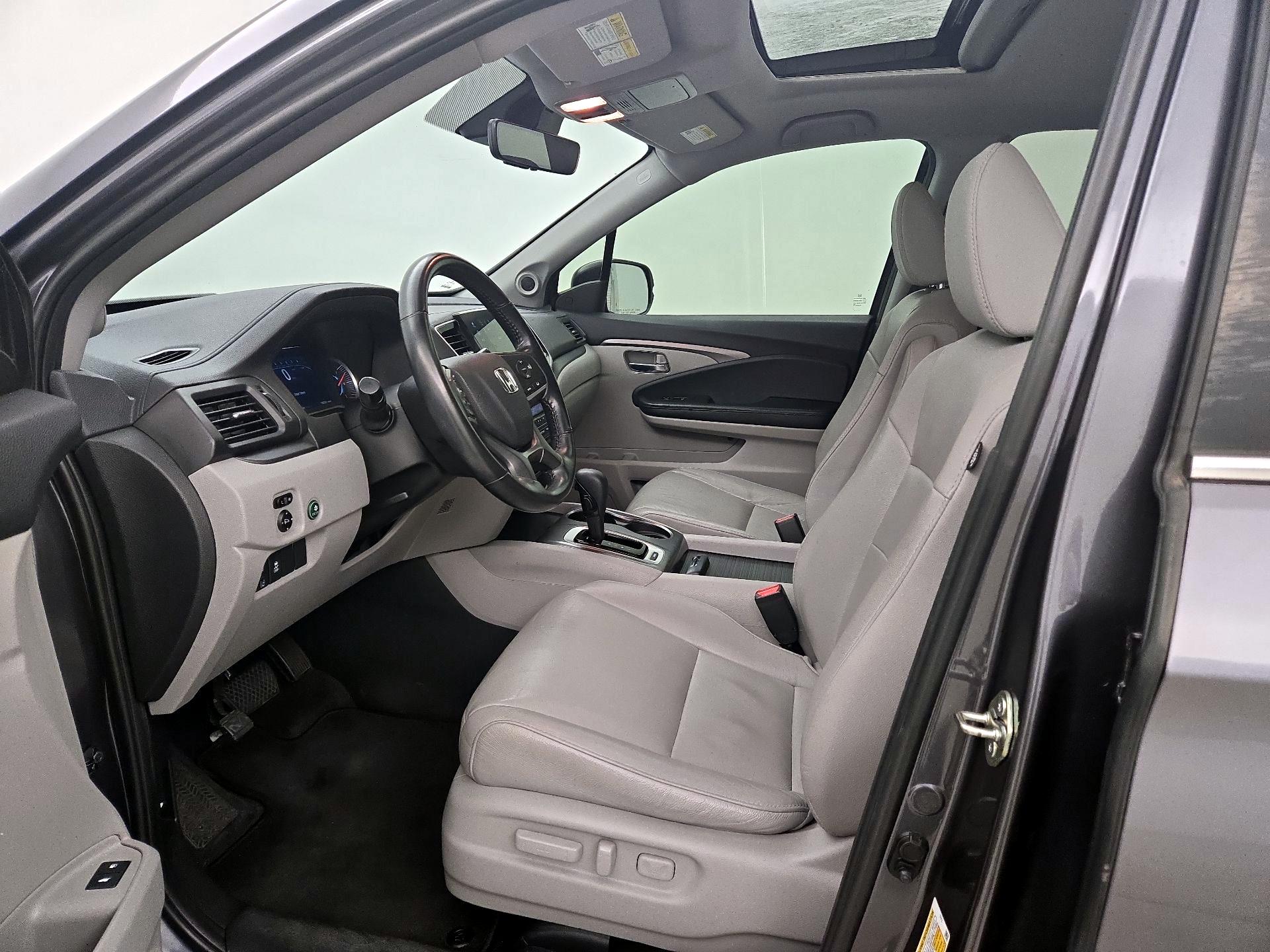 Thumbnail: 2019 Honda Pilot - 11