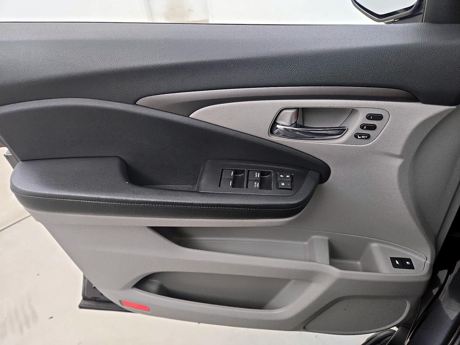 Thumbnail: 2019 Honda Pilot - 12