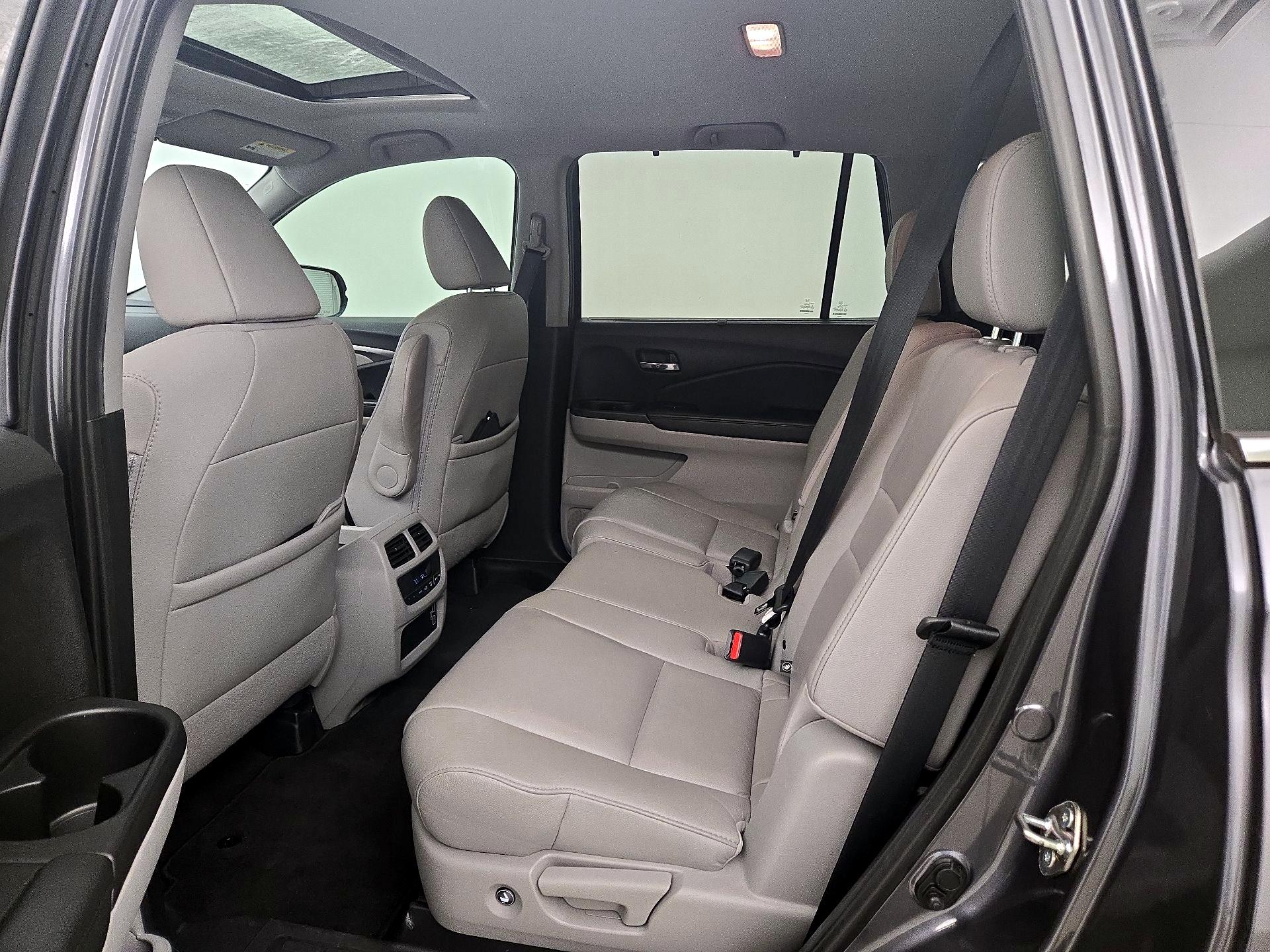 Thumbnail: 2019 Honda Pilot - 20